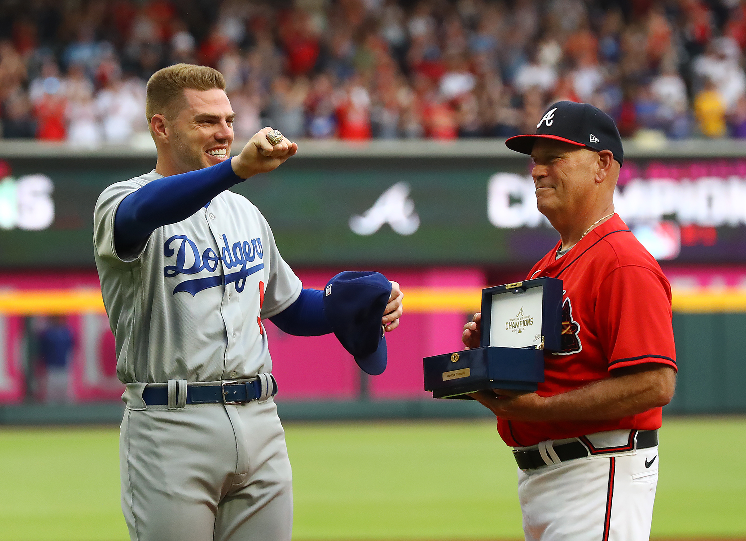 Emotional Freddie Freeman given ovation, World Series ring in