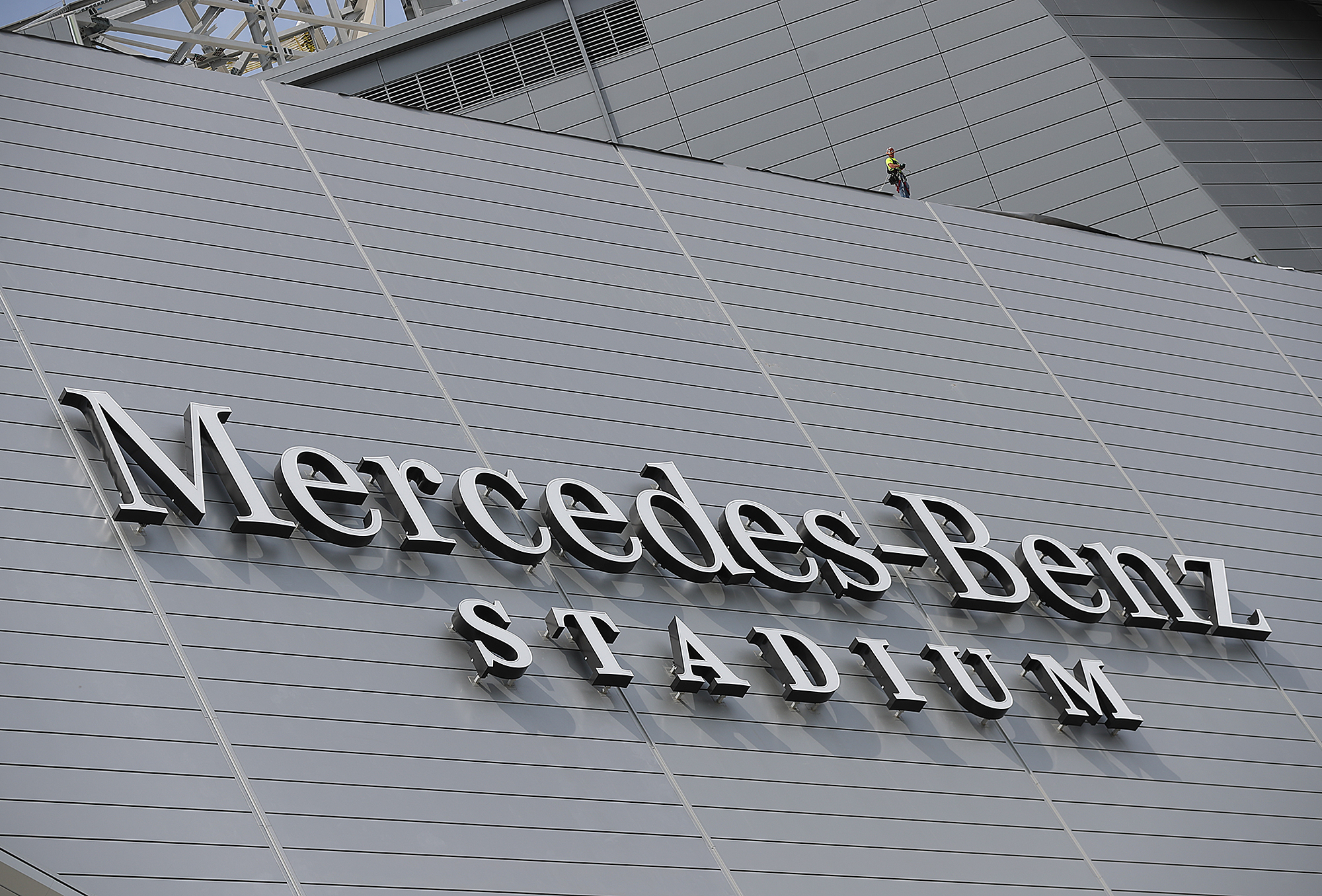 Huge Milestone Mercedes Benz Stadium Roof Closes