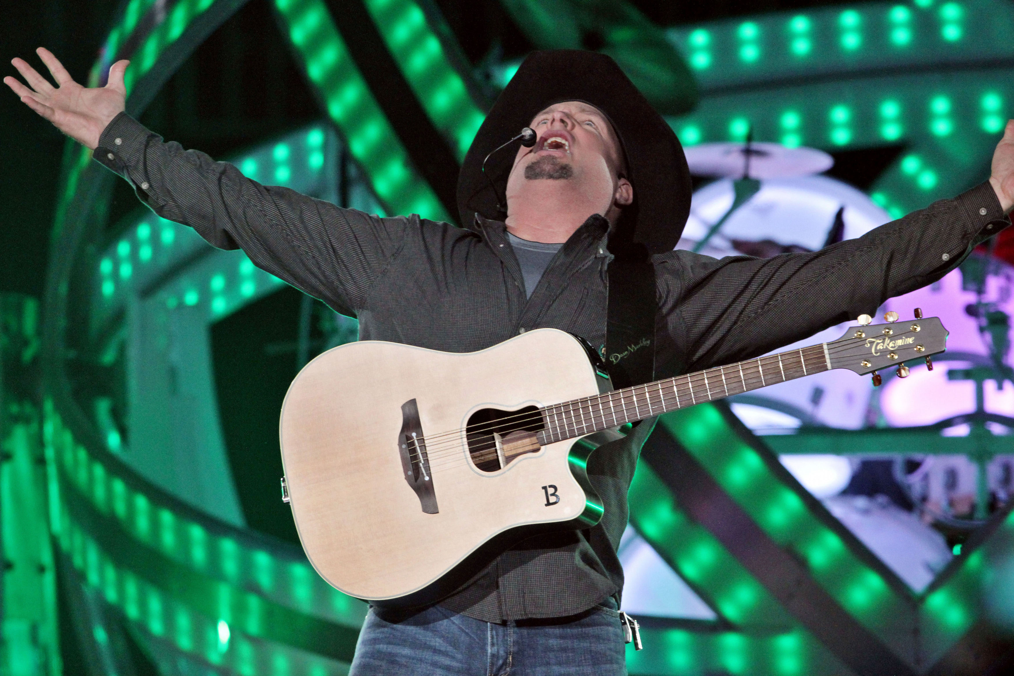 Garth Brooks set to be first concert at Mercedes-Benz Stadium in Atlanta -  Atlanta Business Chronicle