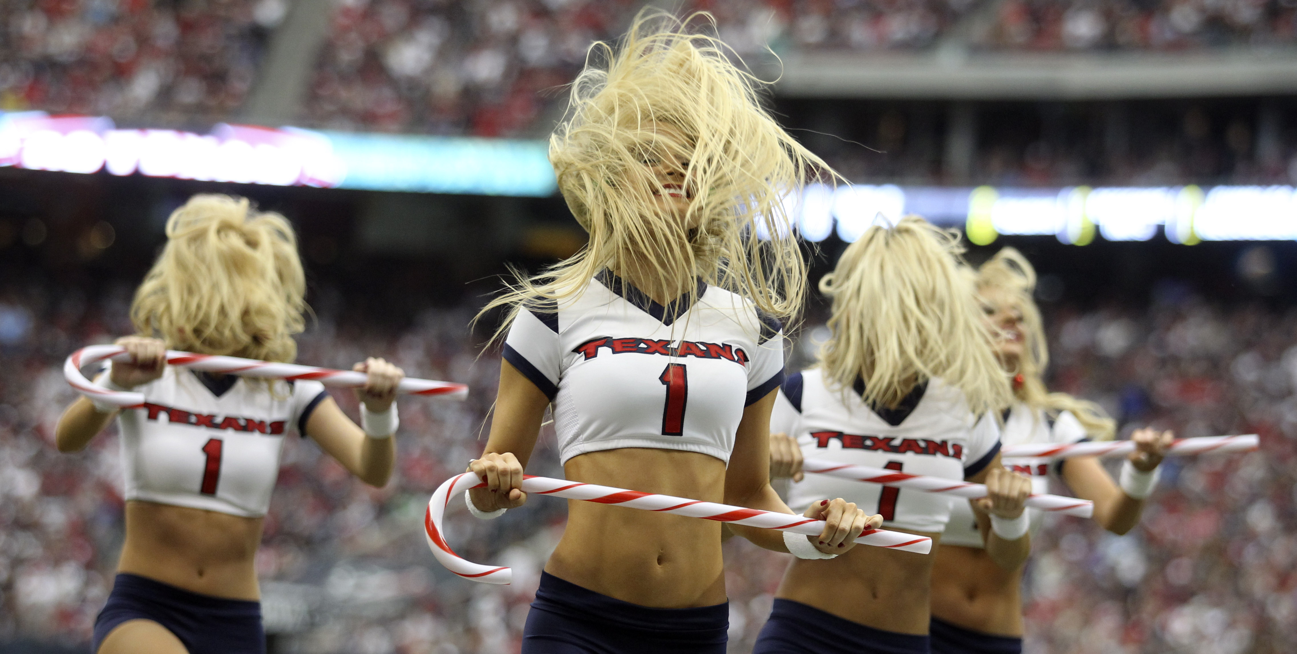 Flashback Alert—NFL Cheers Performing In Their Santa Suits – Ultimate  Cheerleaders