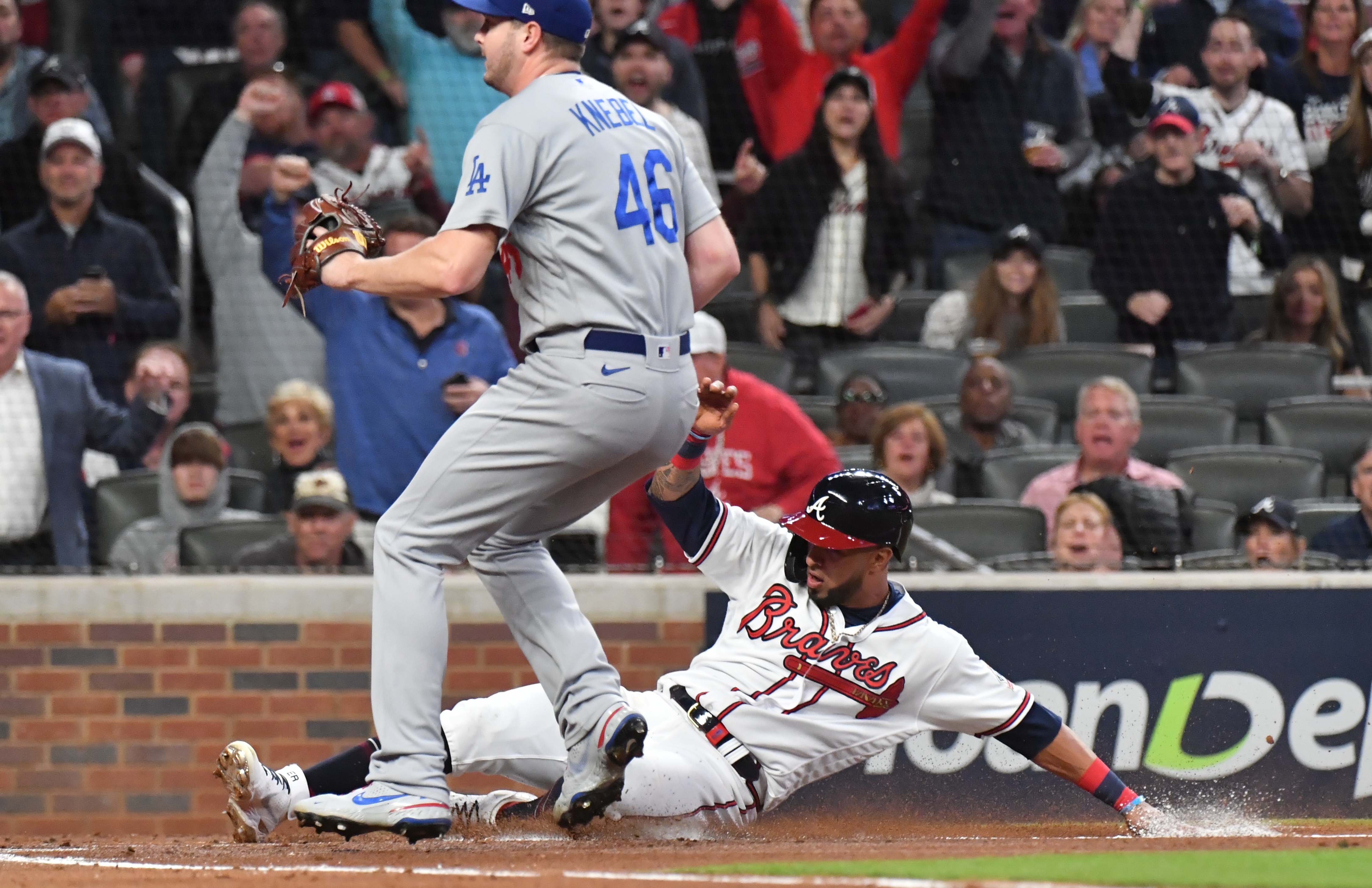 JOC POP!!! Braves' Joc Pederson smashes 3-run homer to put Atlanta up in  NLDS Game 3! 