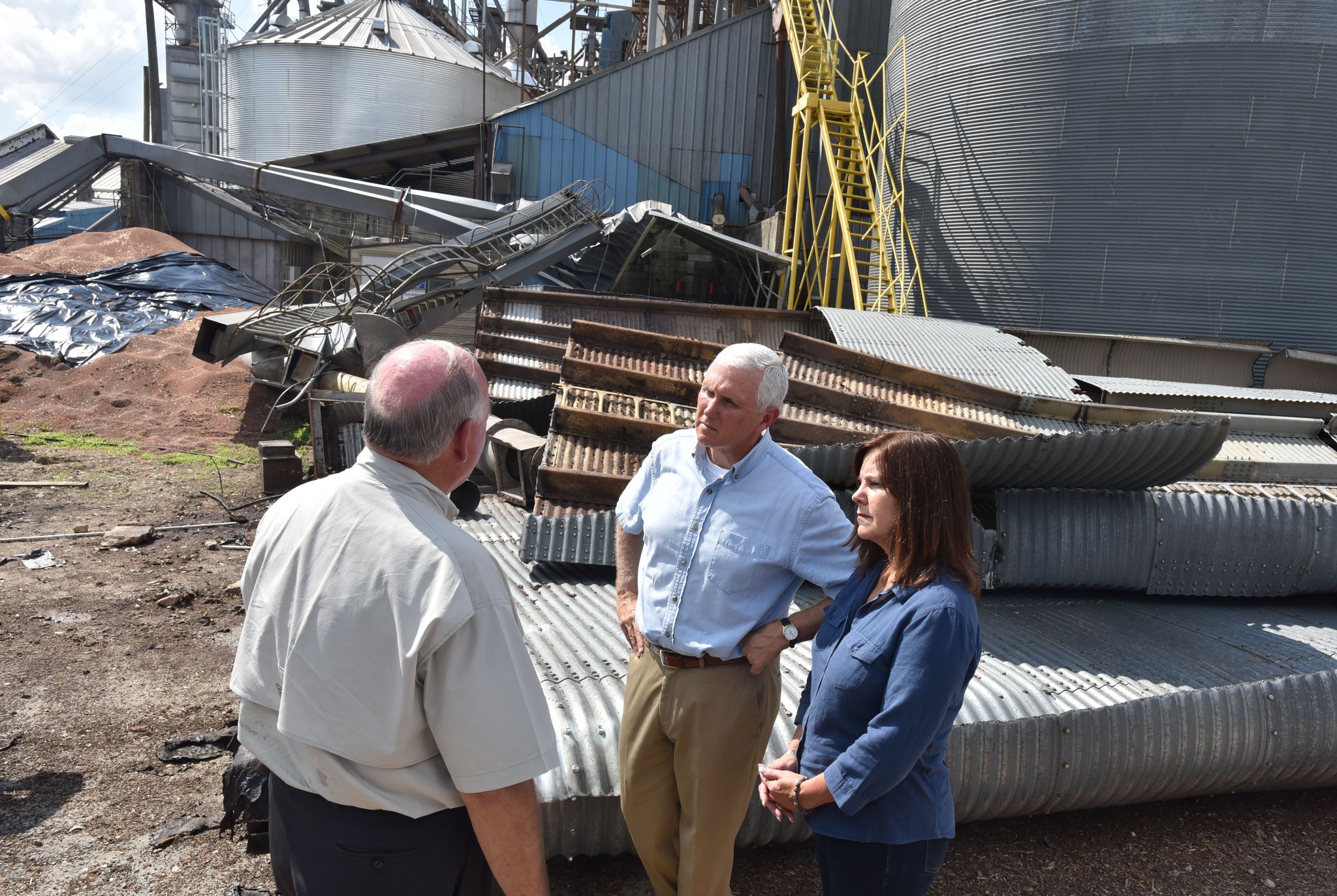 Vice President Mike Pence met employees at Flint River Mills in Bainbridge a few days after Hurricane Michael hit southwest Georgia in 2018. HYOSUB SHIN / HSHIN@AJC.COM