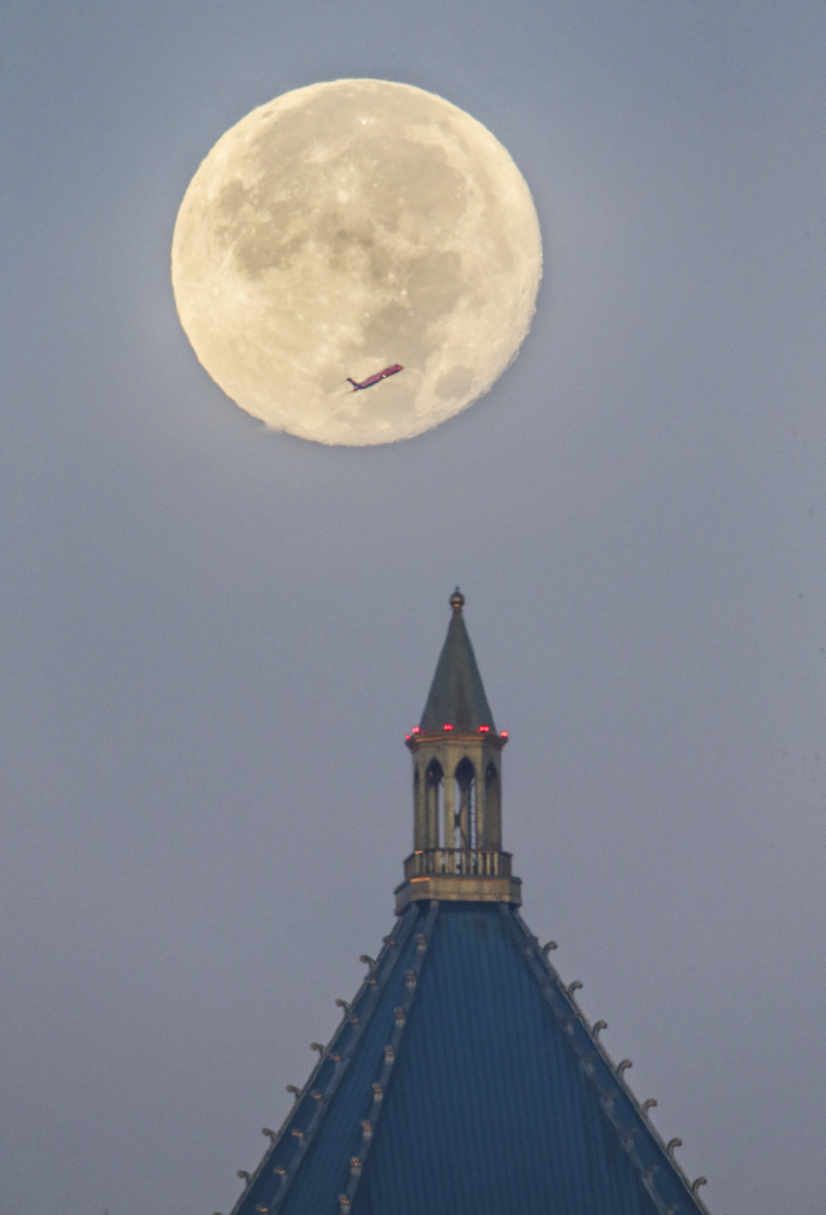 Moon over Atlanta: Stunning celestial photos from the AJC's
