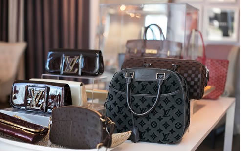 Louis Vuitton Bella Handbag Pre-Owned