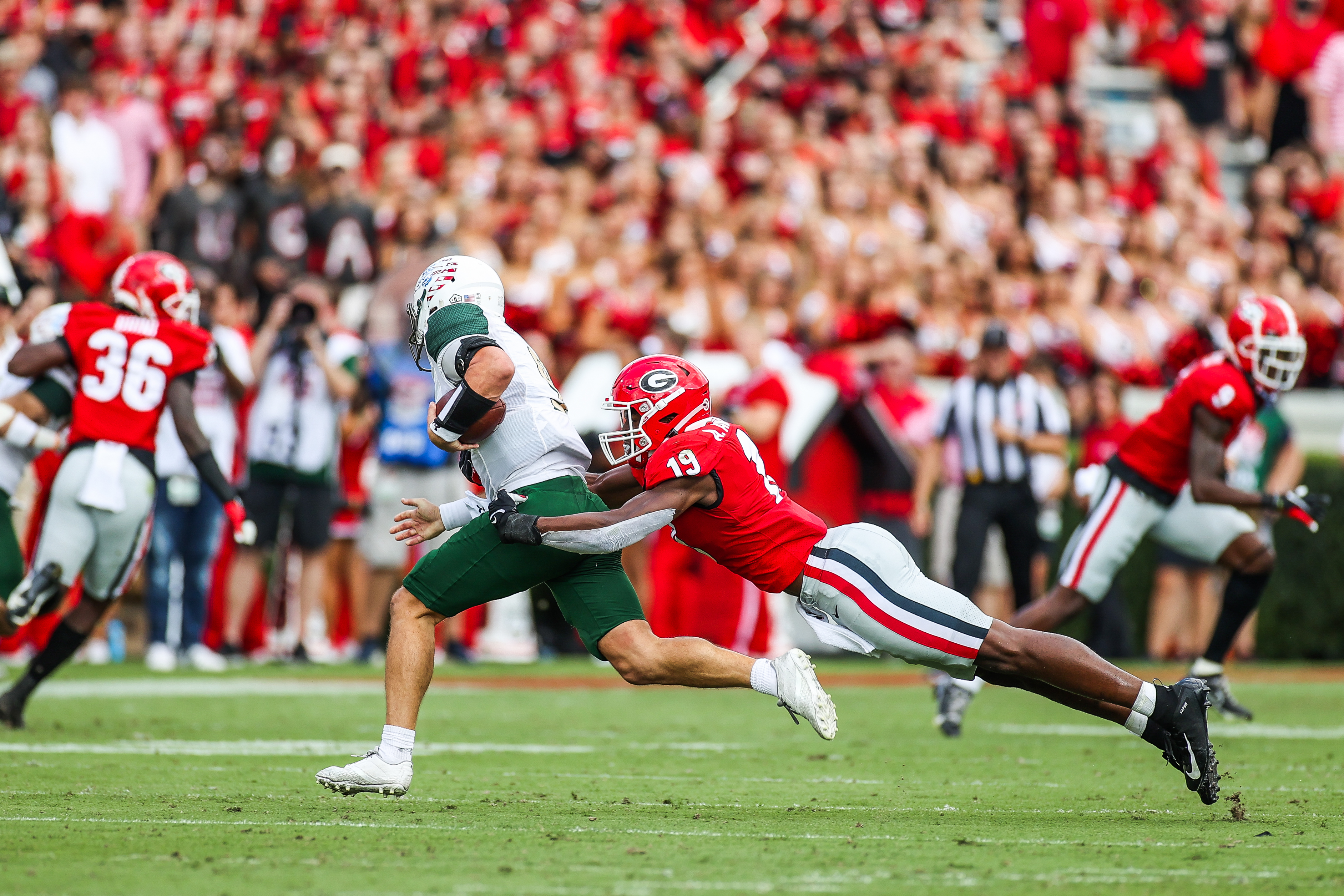 Georgia OLB Adam Anderson plays against Vanderbilt during an NCAA