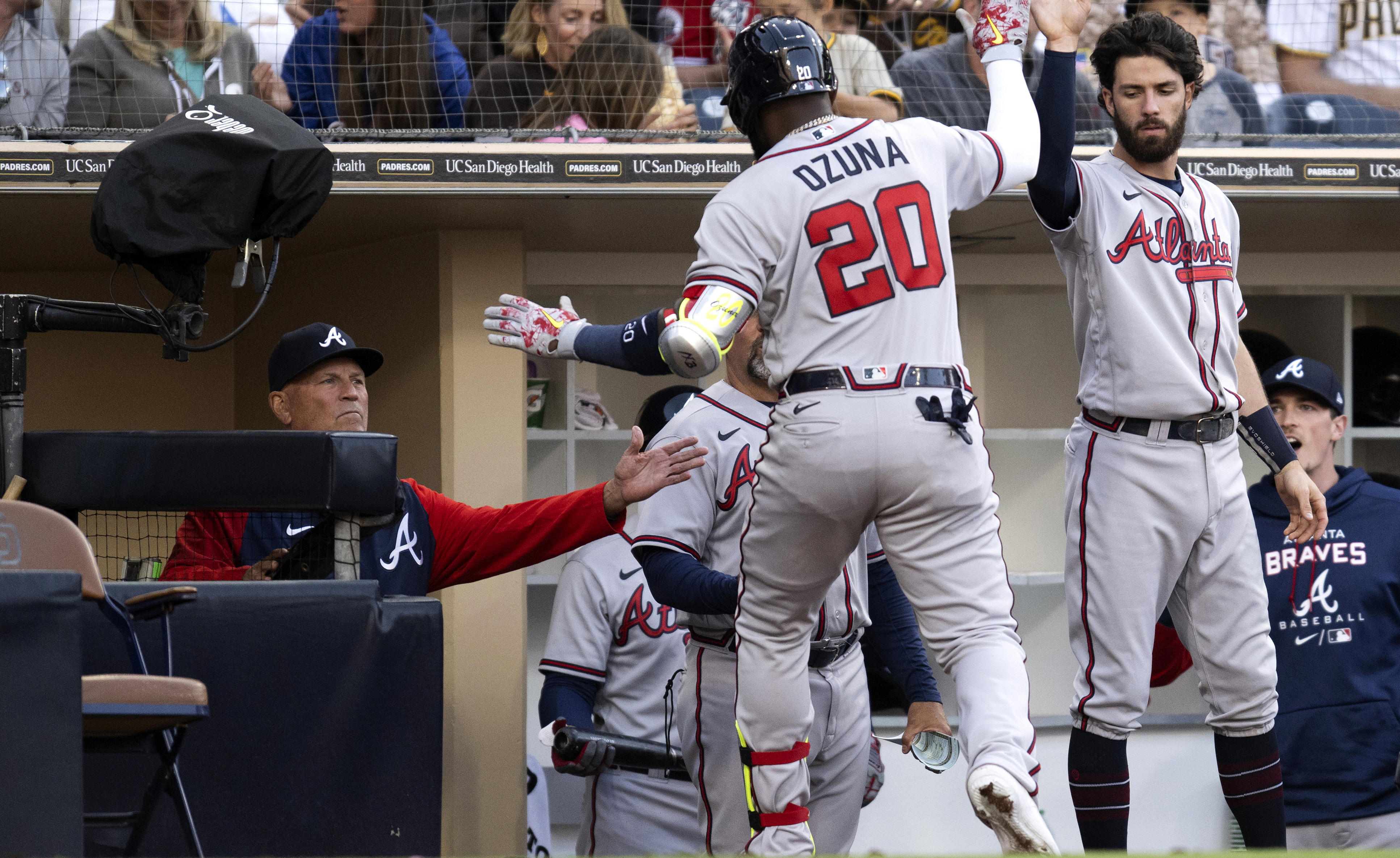 Padres beat Braves 3-2