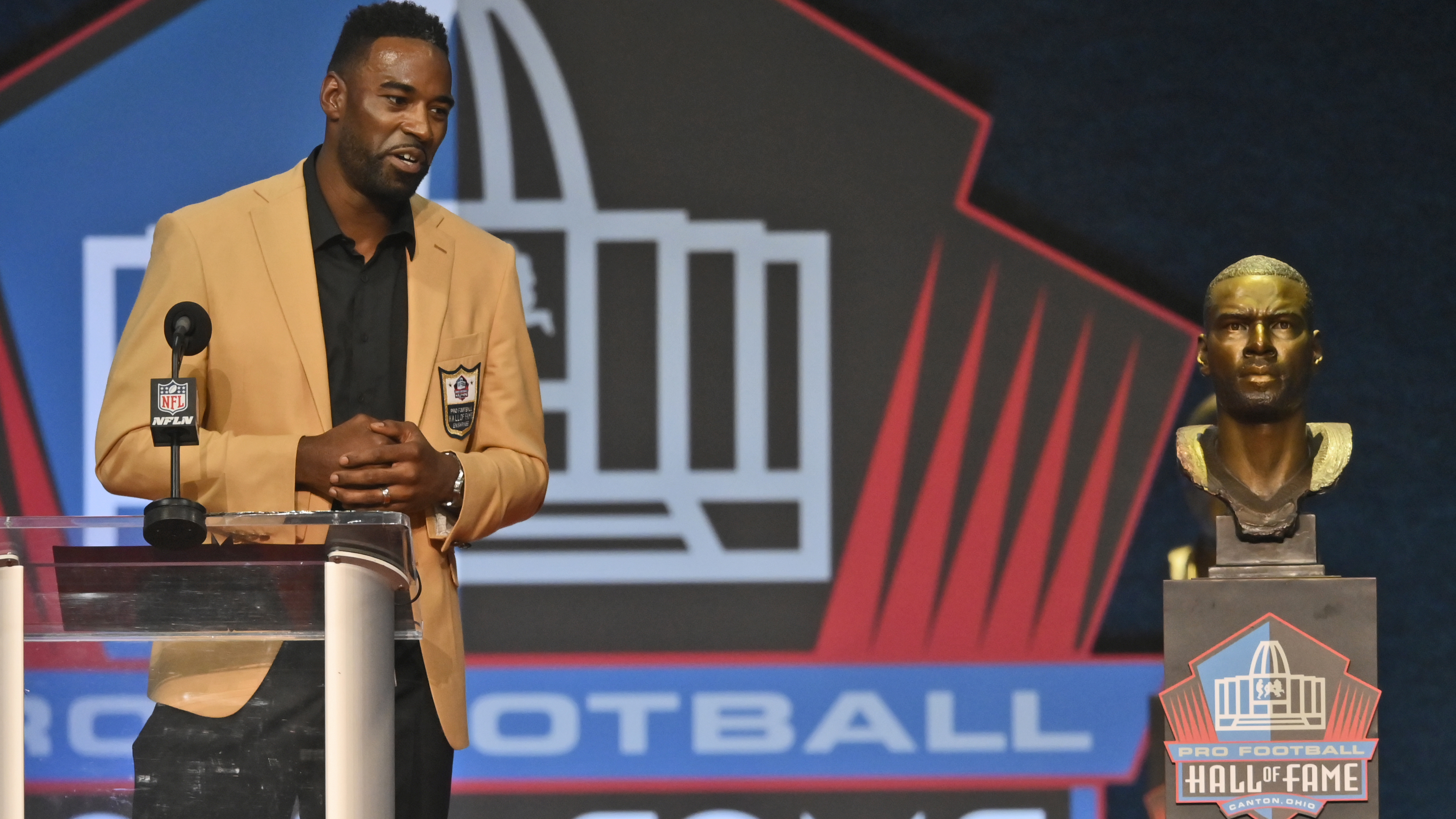 Hometown hero Calvin Johnson gets enshrined at Pro Football Hall