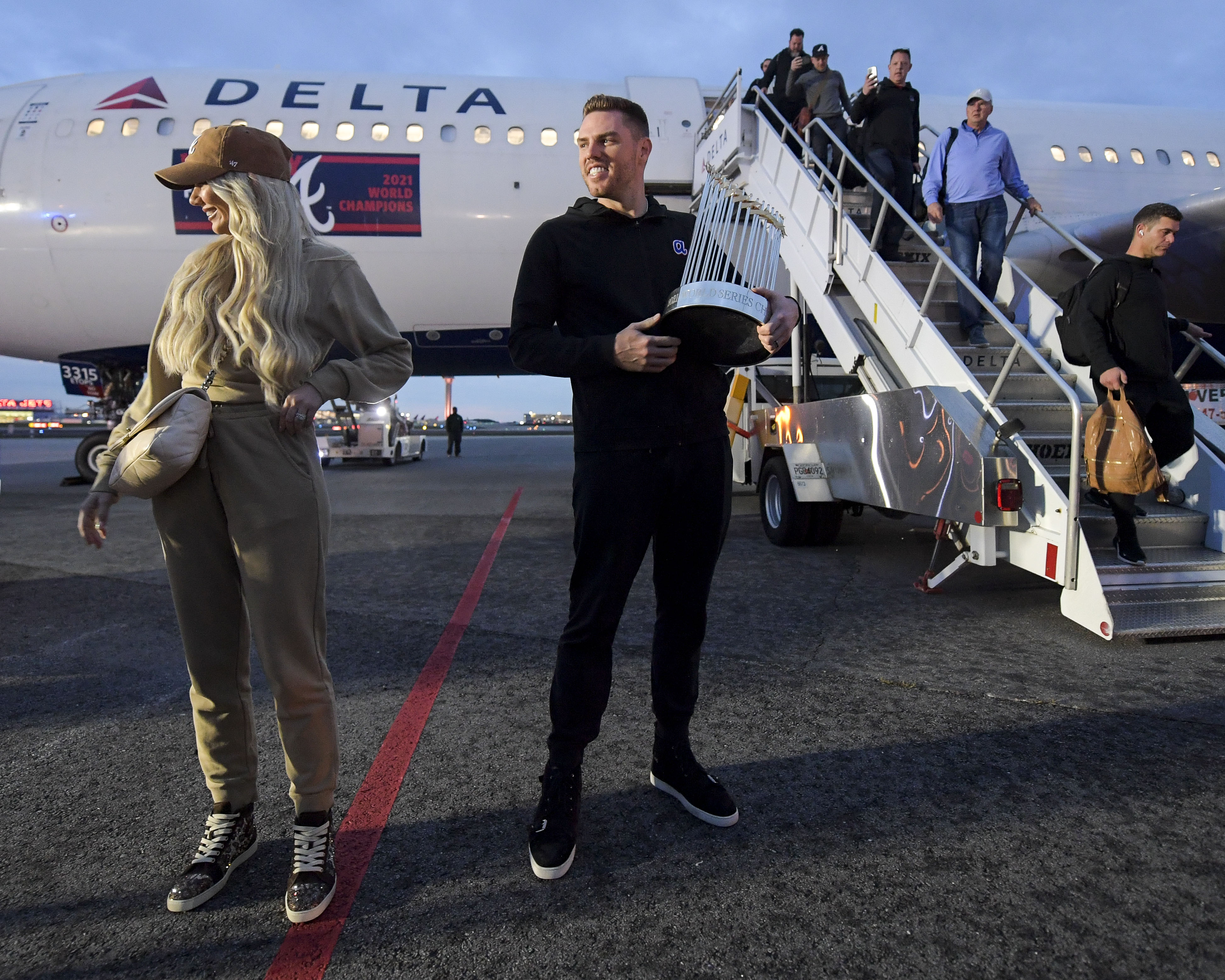 Atlanta Braves airplane gets water cannon salute as team departs