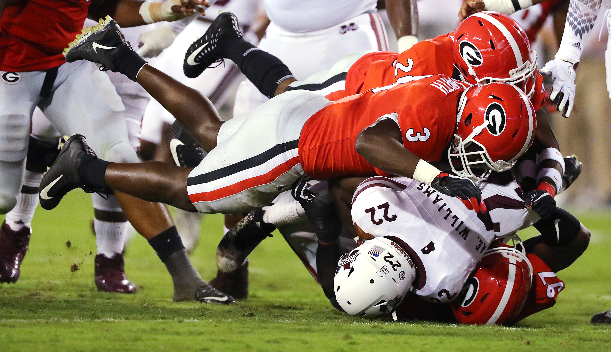 Radi Nabulsi on Twitter: #UGA's Roquan Smith has been named one of five  finalists for the 2017 Bronko Nagurski Trophy, given annually to the  nation's top defensive player.  / Twitter