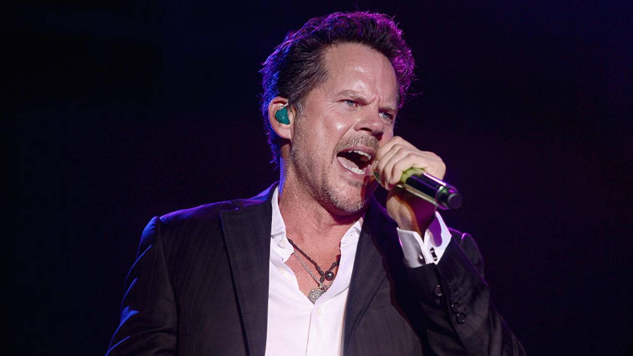 Country singer Gary Allan flips golf cart on San Antonio course picture
