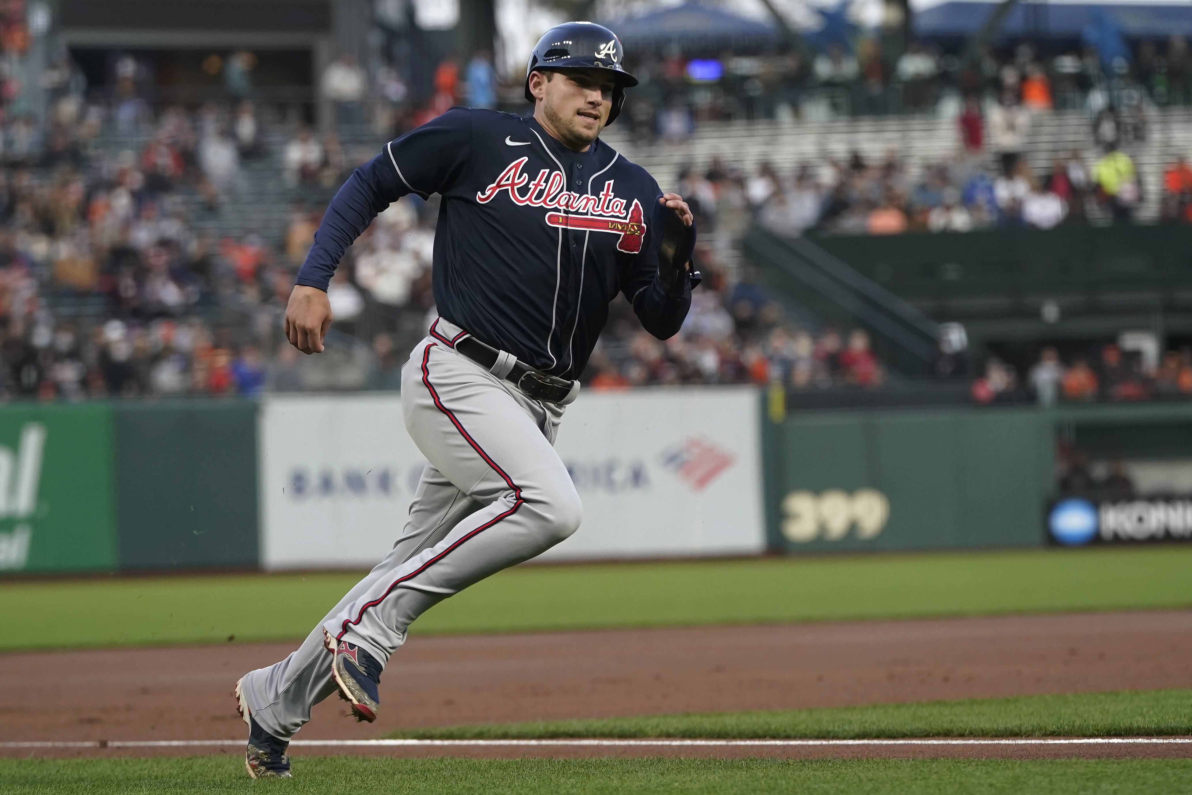 Soler helps Braves improve to 17-5 in August with win vs. Giants