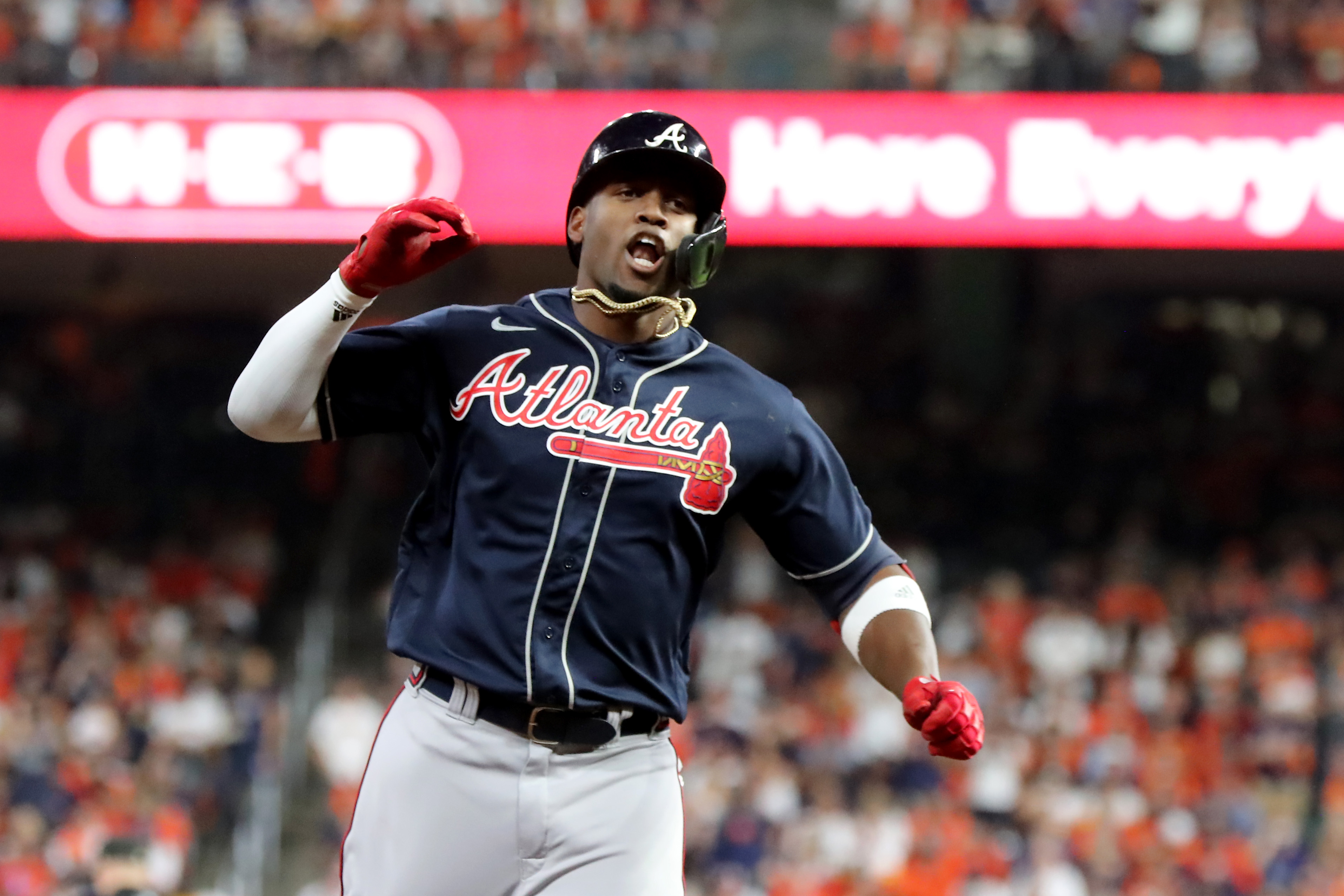 Ozzie Albies gets America free Taco Bell tacos after stealing base in World  Series