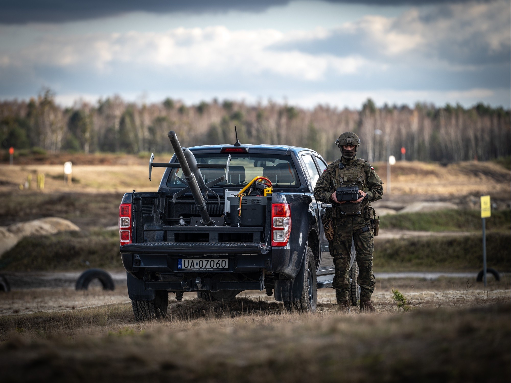 ZDA in NATO vadijo boj z droni s pomočjo tovornjaka