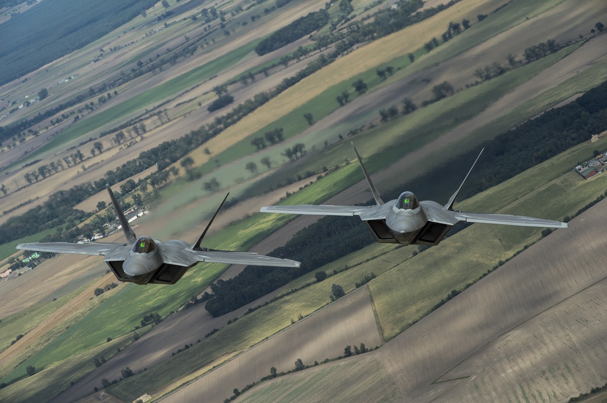 difference between f 22 and f 35