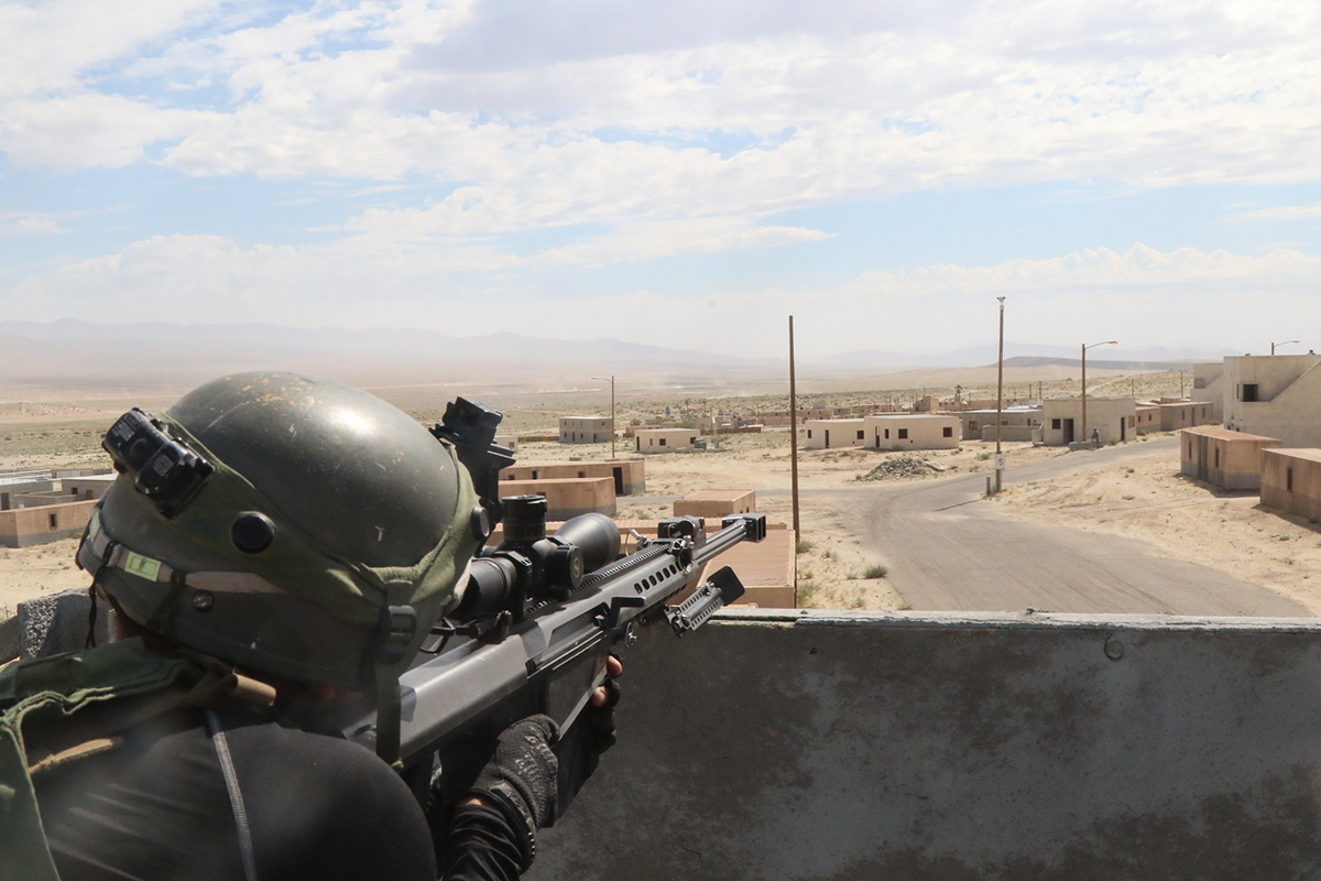 Training] Snipers Shoot the Ultra Powerful M107 Barrett .50 Caliber Rifle 