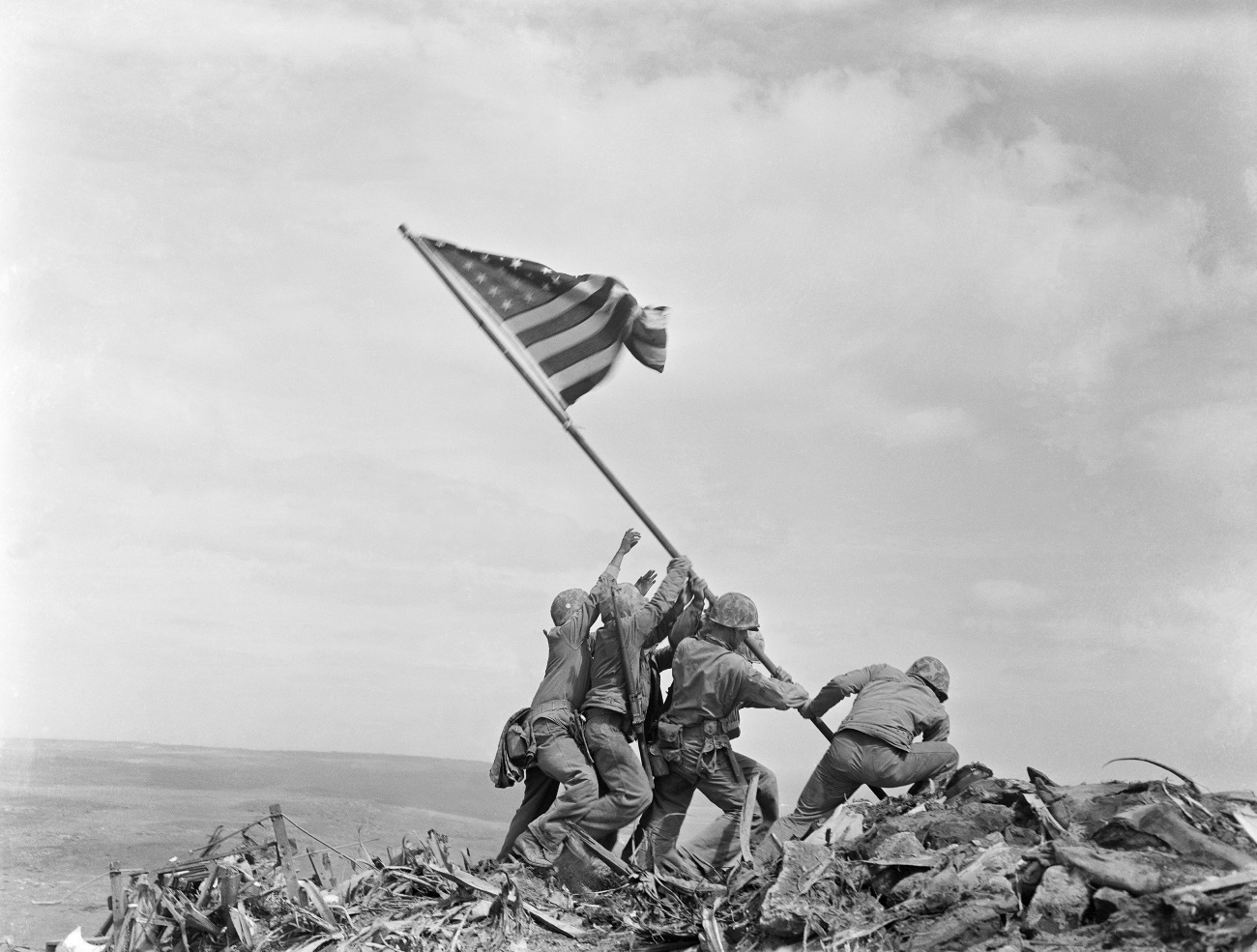 Group seeks to name Navy ship for Iwo Jima photographer