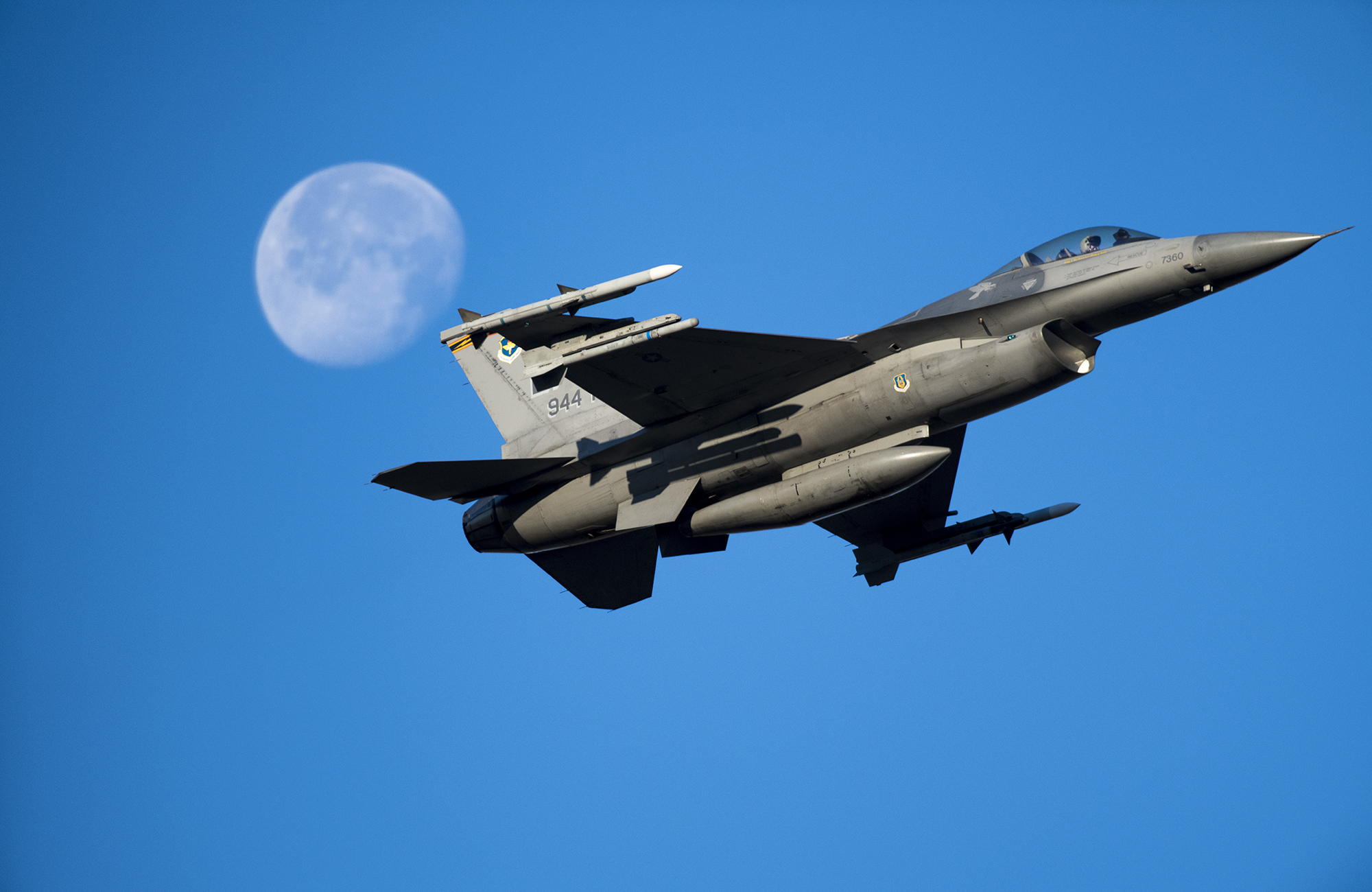 An AI Successfully Flew an F-16 Fighter Jet for 17 Hours