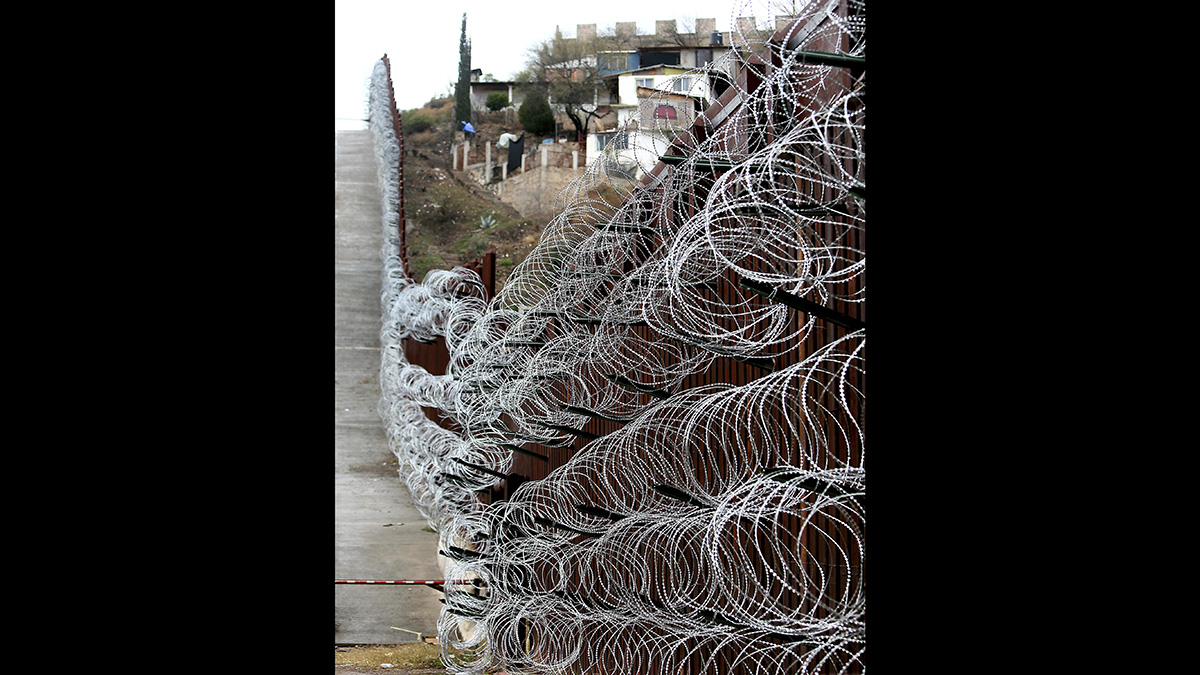 Arizona city officials want troop-installed razor wire removed