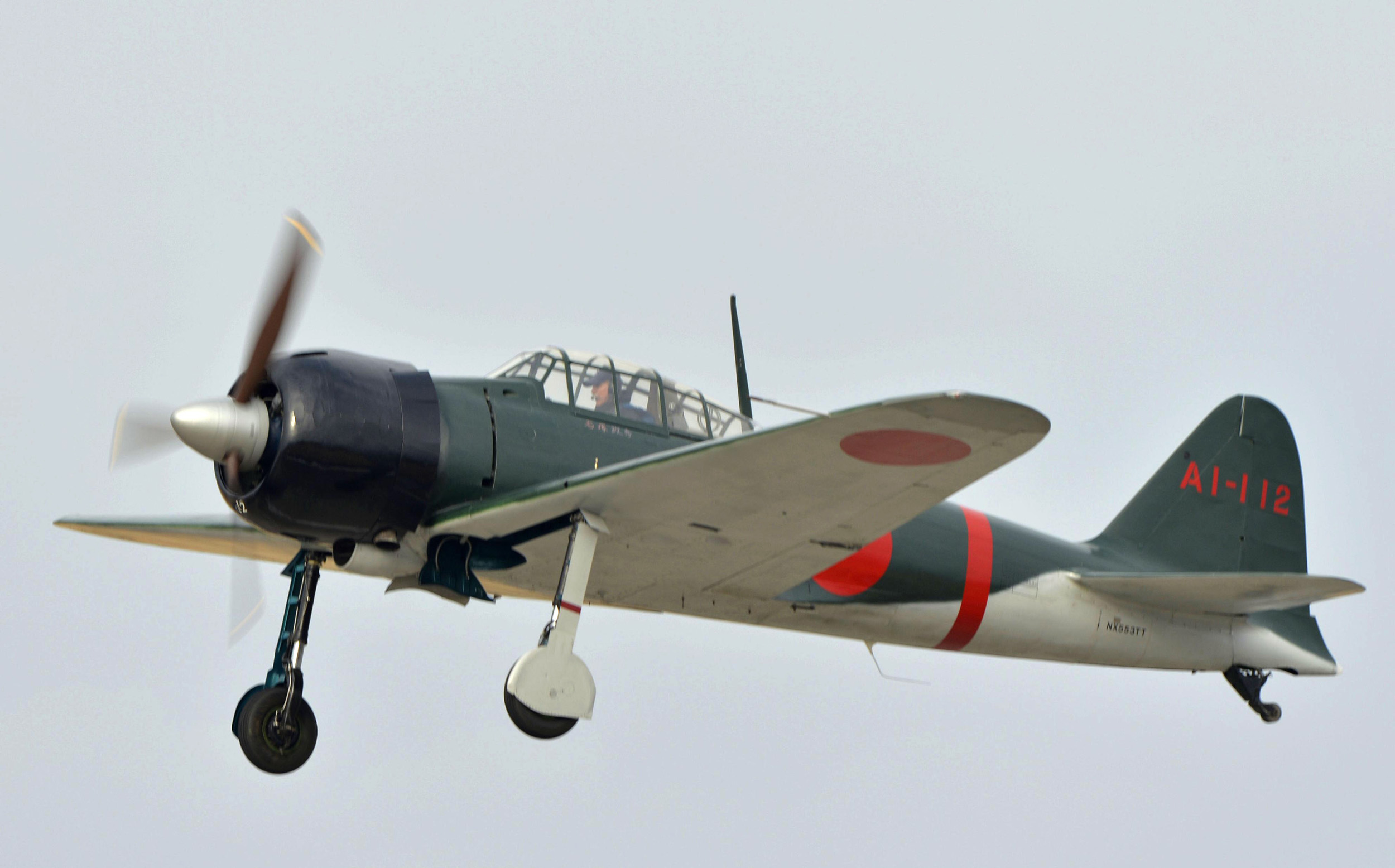その他 WORLD WAR Mitsubishi Zero World War II Zero fighter flies over Japan