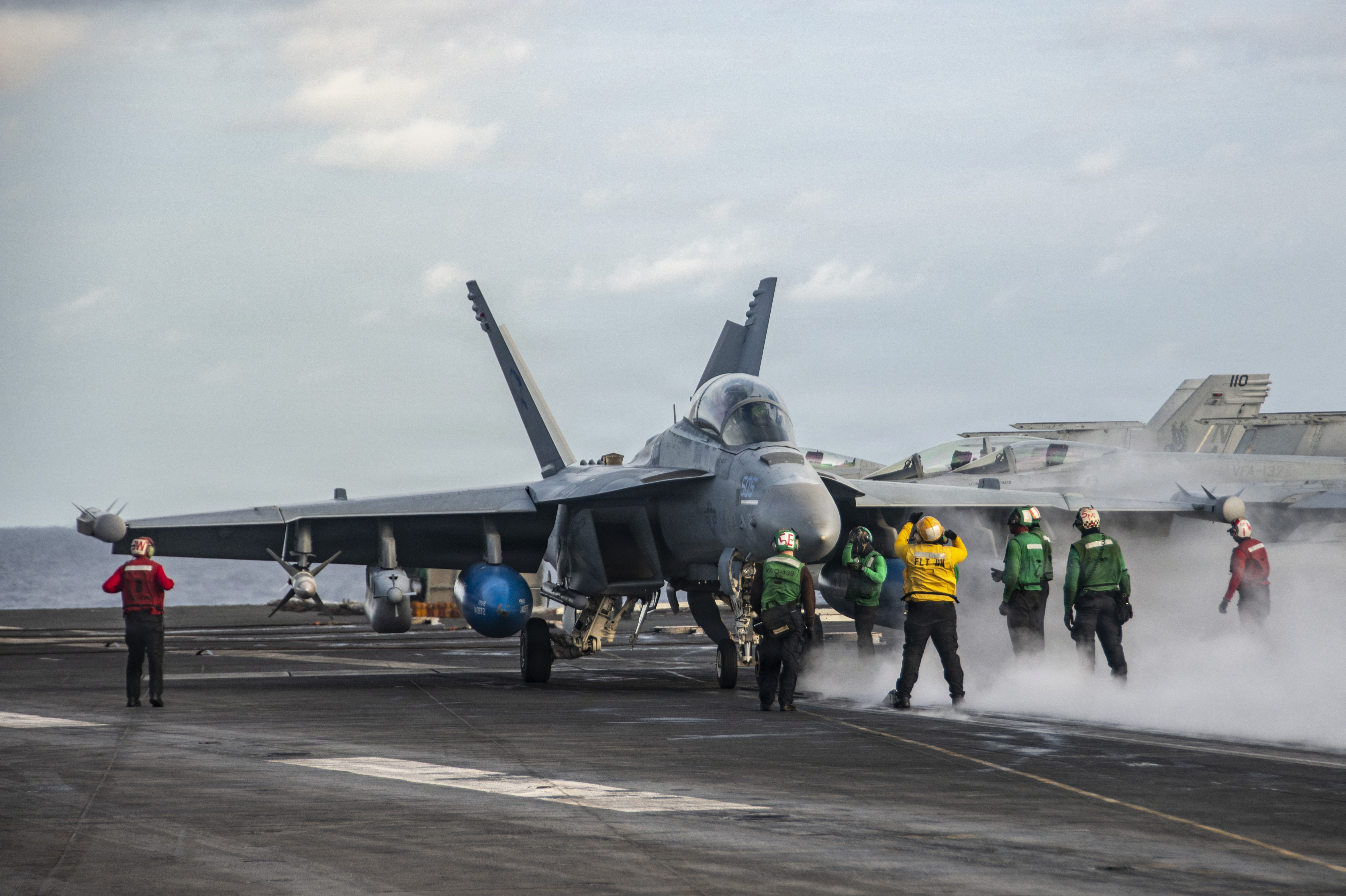Navy Offers Select Reserve Aviators Up to $40,000 in Annual Bonuses