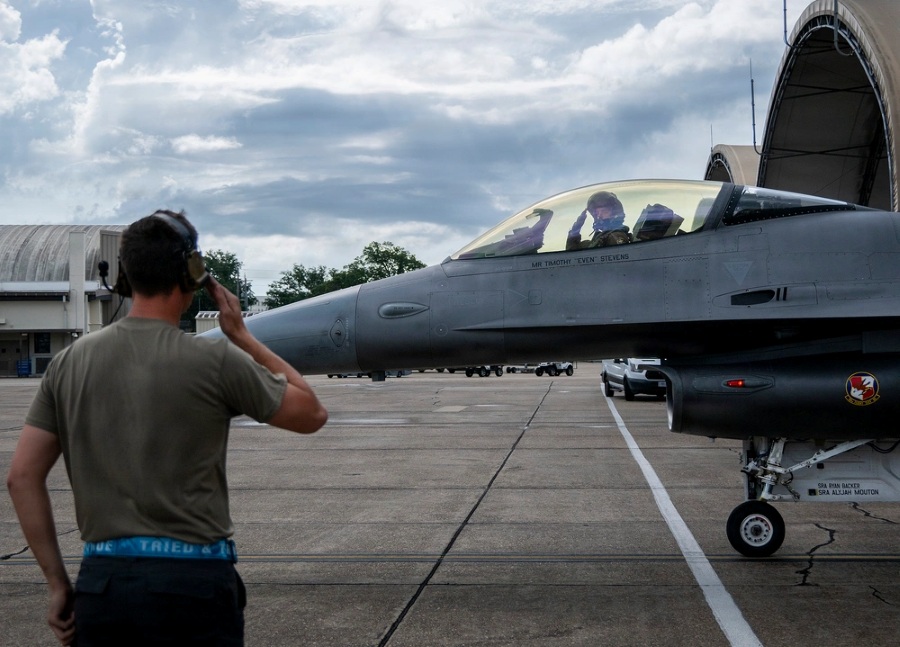 ABD Hava Kuvvetleri, modifiye F-16'lar için pilotlu uçuşlar ve otonomi testlerine başlıyor