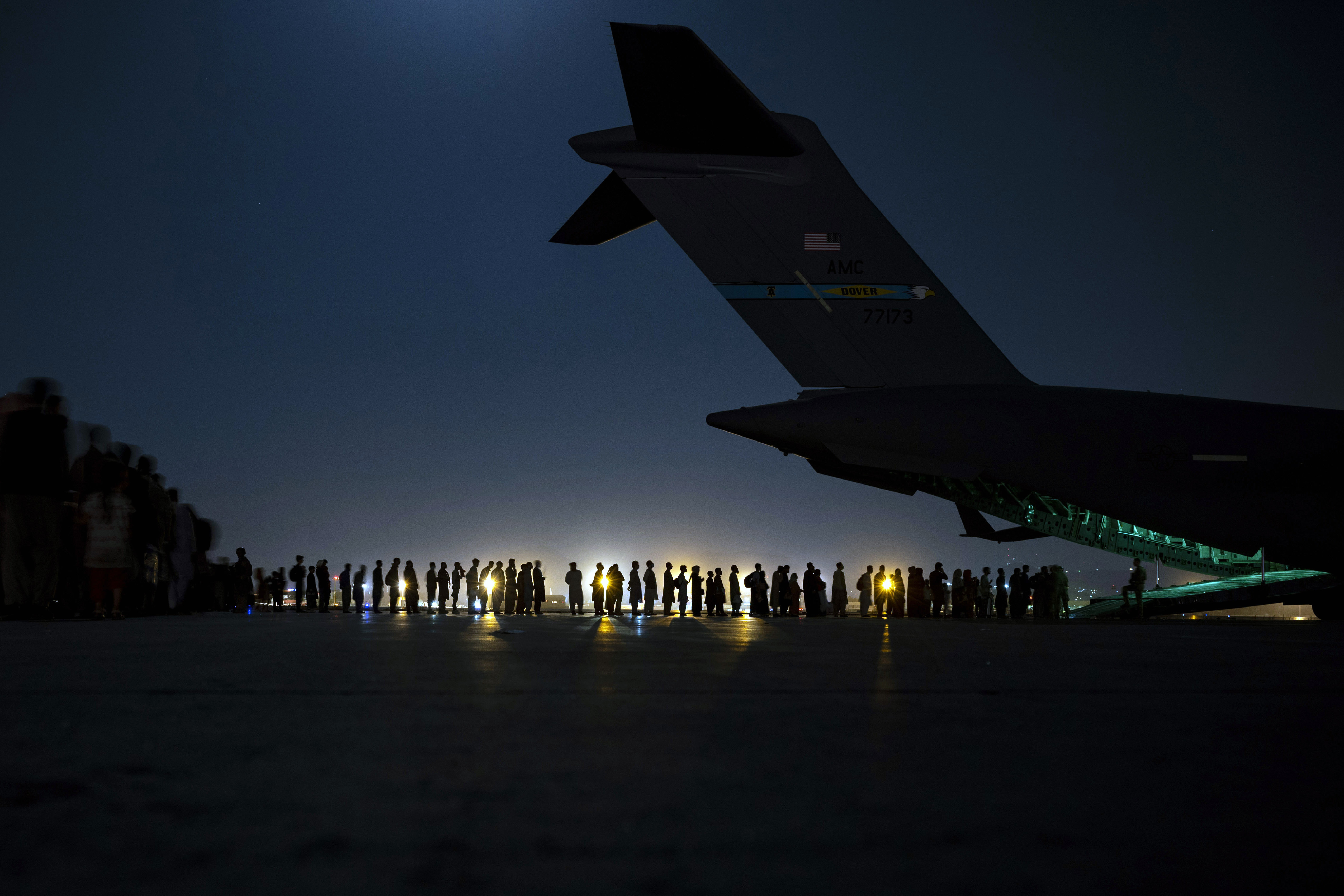C-17 loadmaster led crew through onboard bomb threat in Kabul evacuation