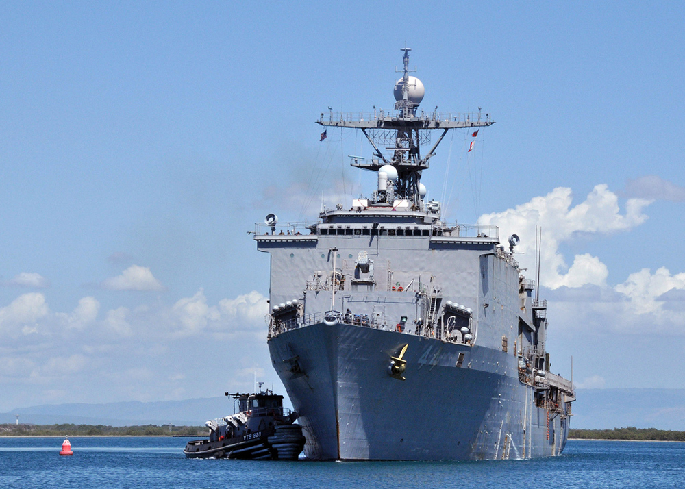 Amphibious Warship Gunston Hall Suffers 3 Hour Fire at Pier - USNI News