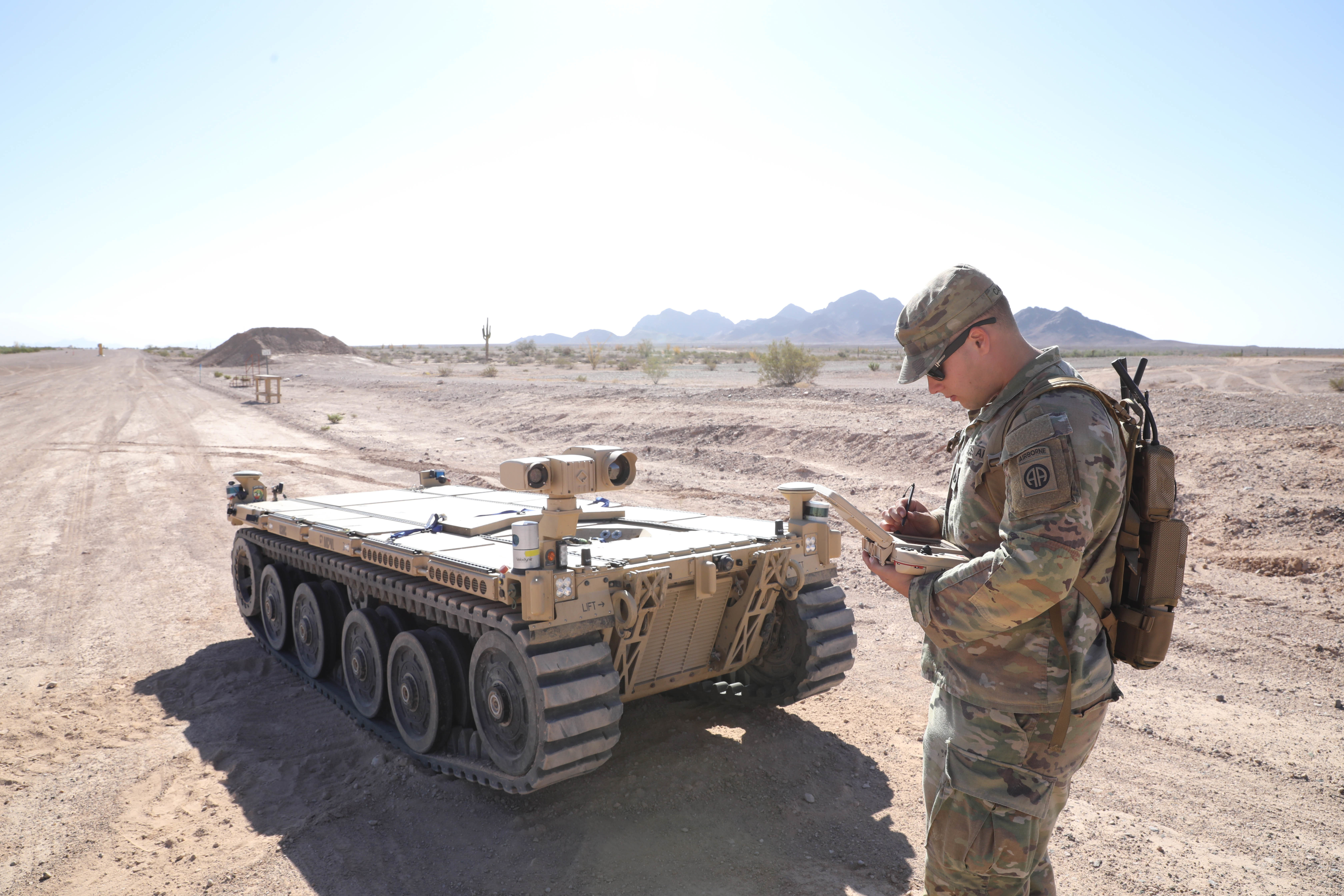 Robotic & Autonomous vehicles at AUSA 06 - Defense Update