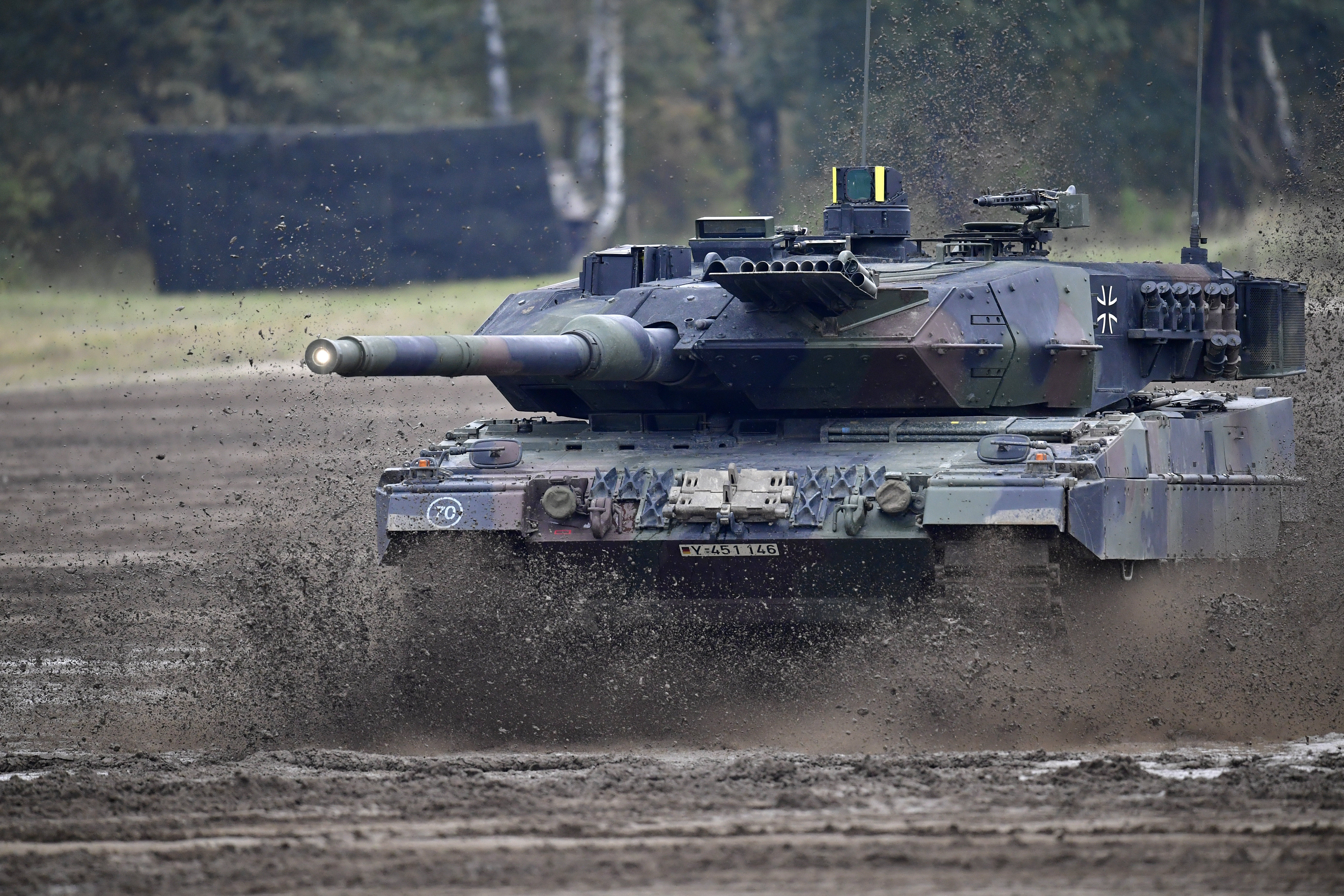 Современные немецкие танки. Leopard 2a5. Танк леопард 2. Танк Leopard 2a7. Танк Германия леопард 2а7.