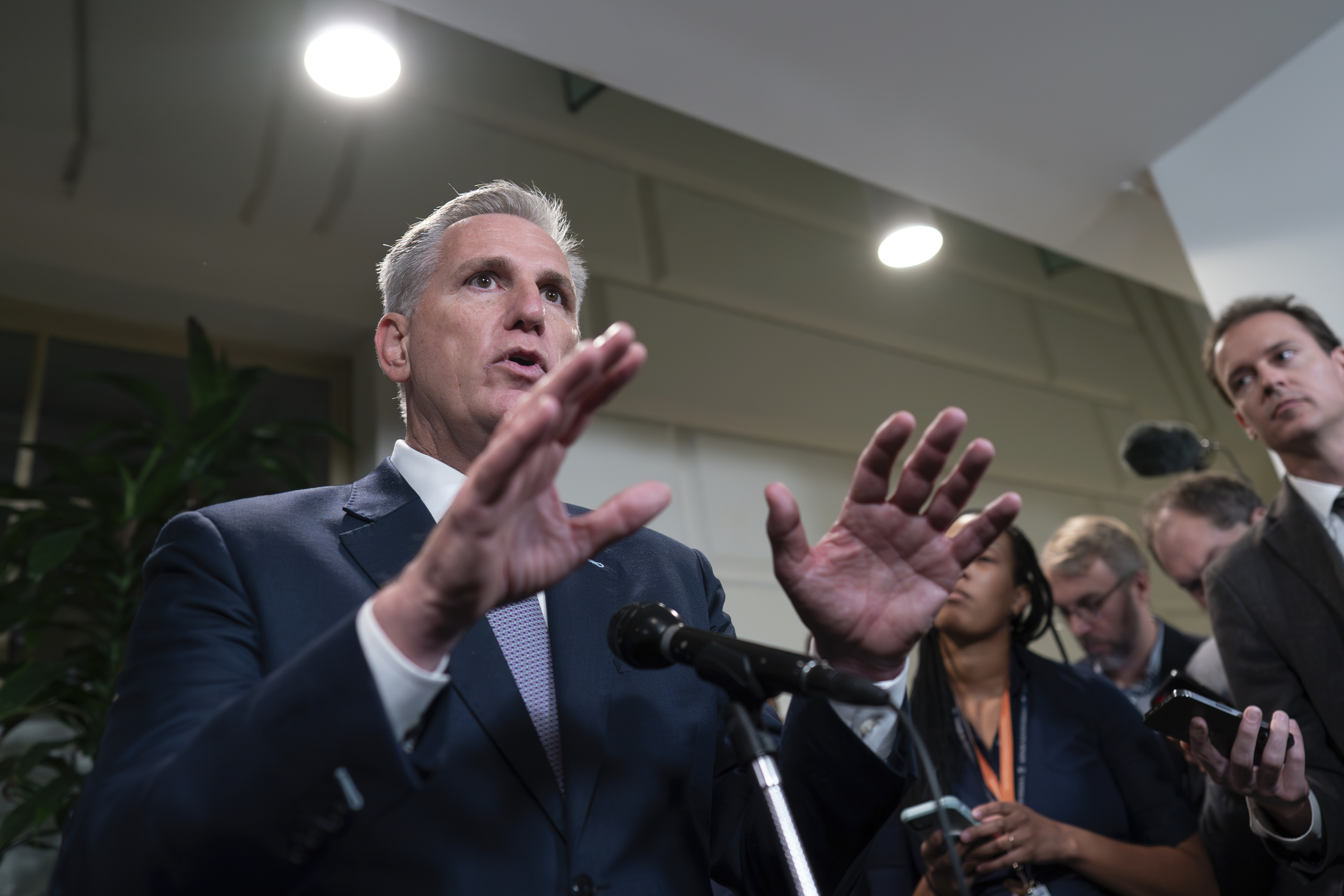 Rep. Kevin McCarthy officially launches bid for House speaker