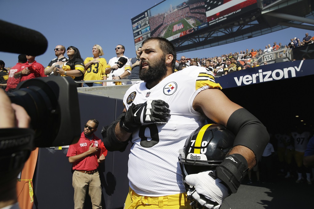 Pittsburgh Steeler, former Army Ranger pays tribute to Iraq War hero with  helmet