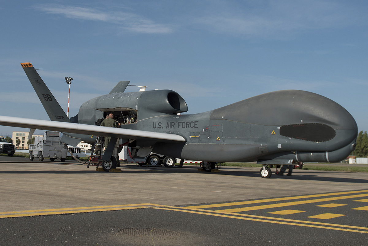 eksperimentel Prestigefyldte Det Air Force once again asks Congress to let it mothball oldest RQ-4 Global  Hawk drones