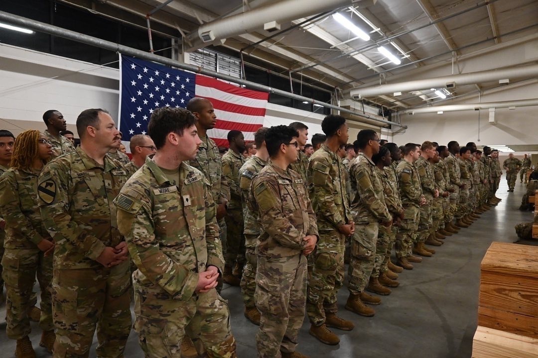 洋楽 Apprehended Soldiers Lloyd Austin to visit 18th Airborne Corps troops returning from Europe