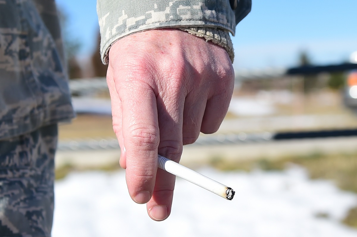 Troops younger than 21 could again buy use tobacco products under