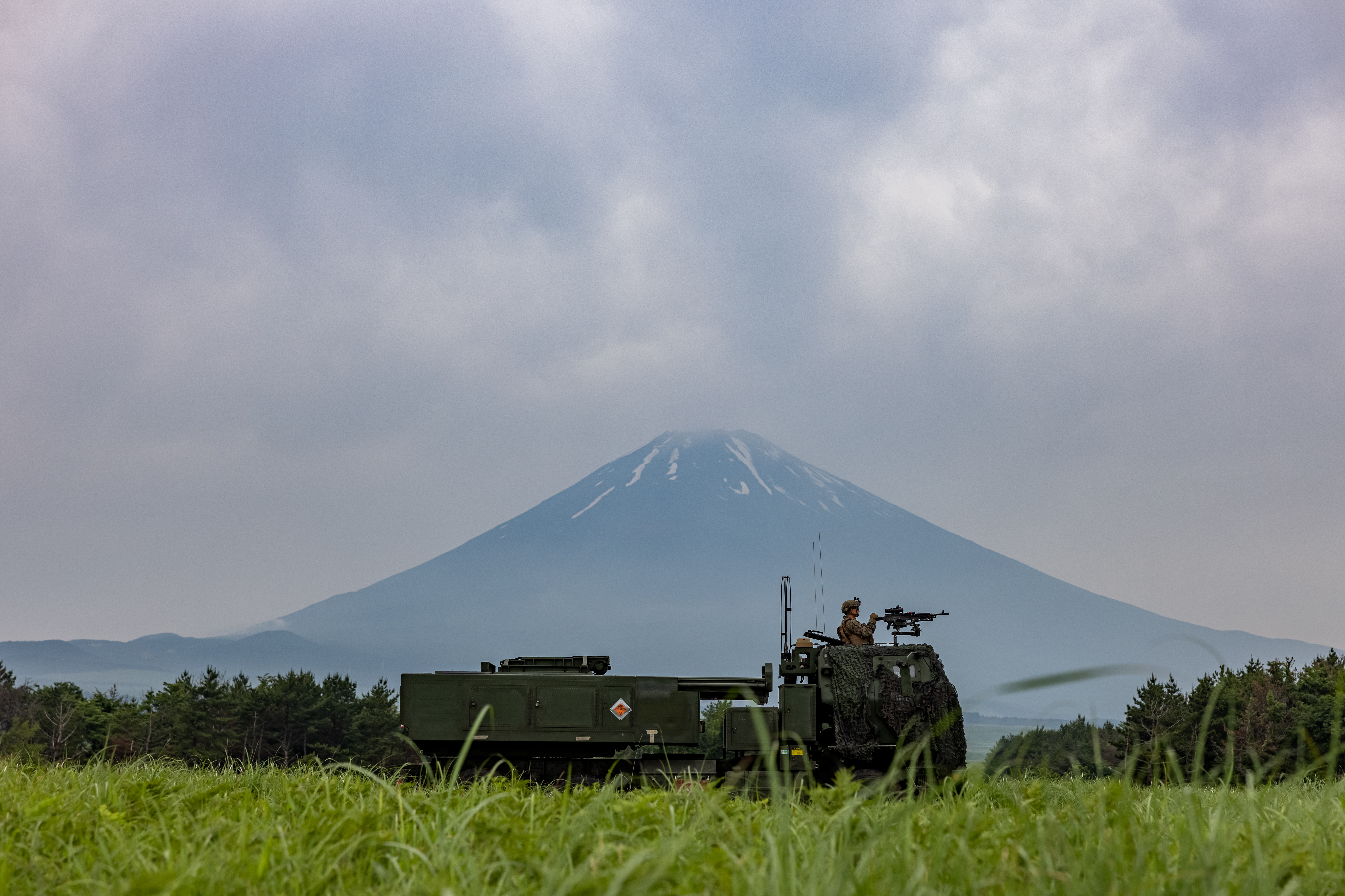 Marines fire HIMARS for first time near Mount Fuji