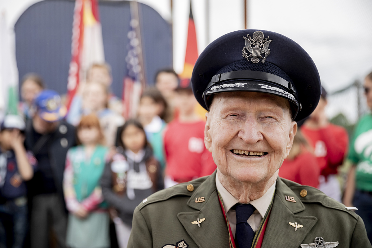 90’s アメリカ軍CREWMEN'S ORVERALLS Baseball field dedicated to 98-year-old US WWII veteran as Germans