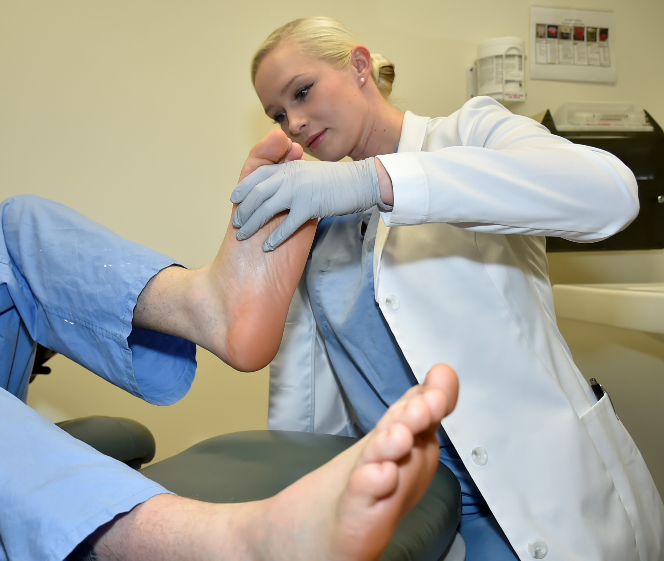 Pentagon funds urine test research to predict stress fractures in boot camp