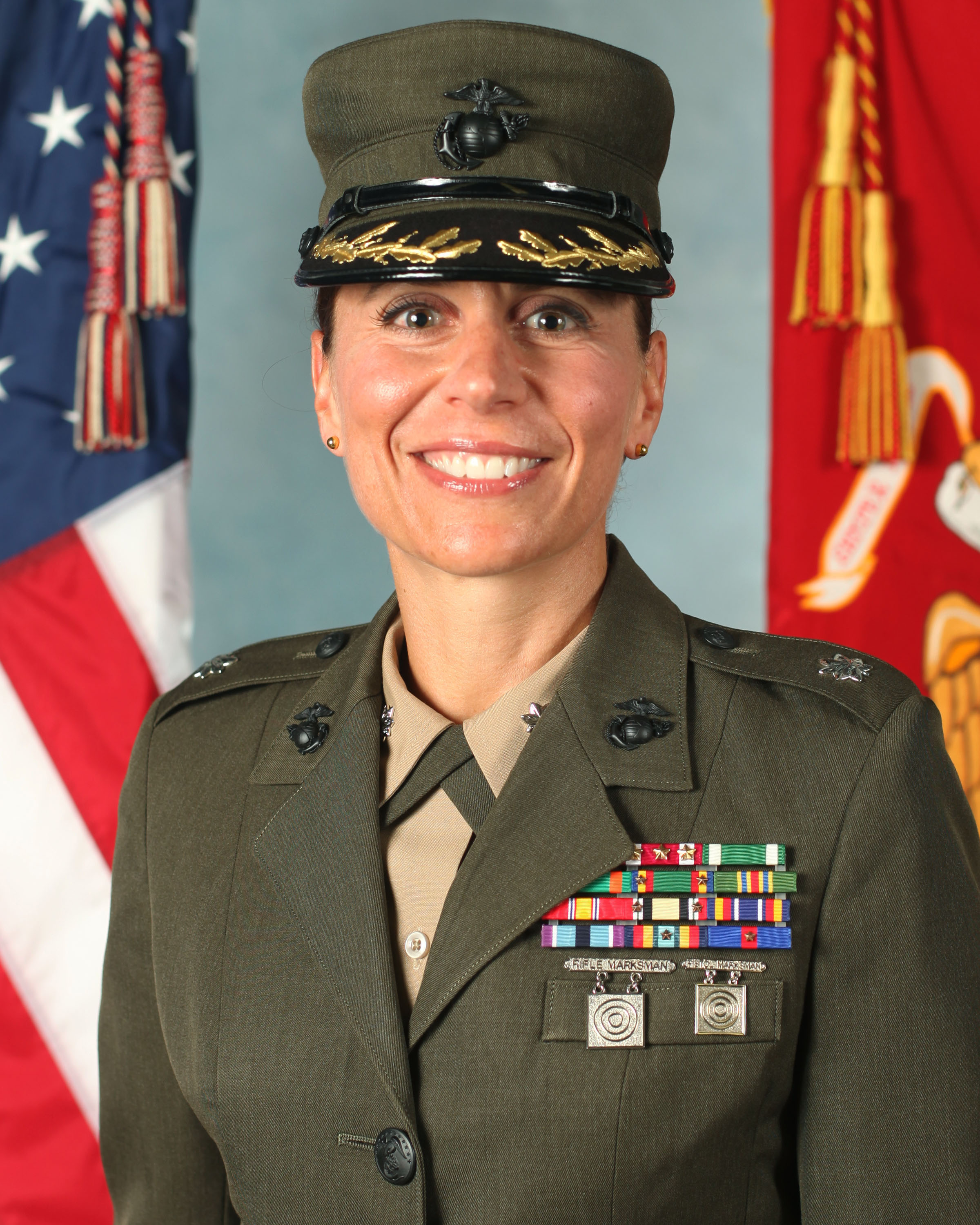 Levere sektor ~ side Controversy surrounds firing of Marines' female recruit battalion CO