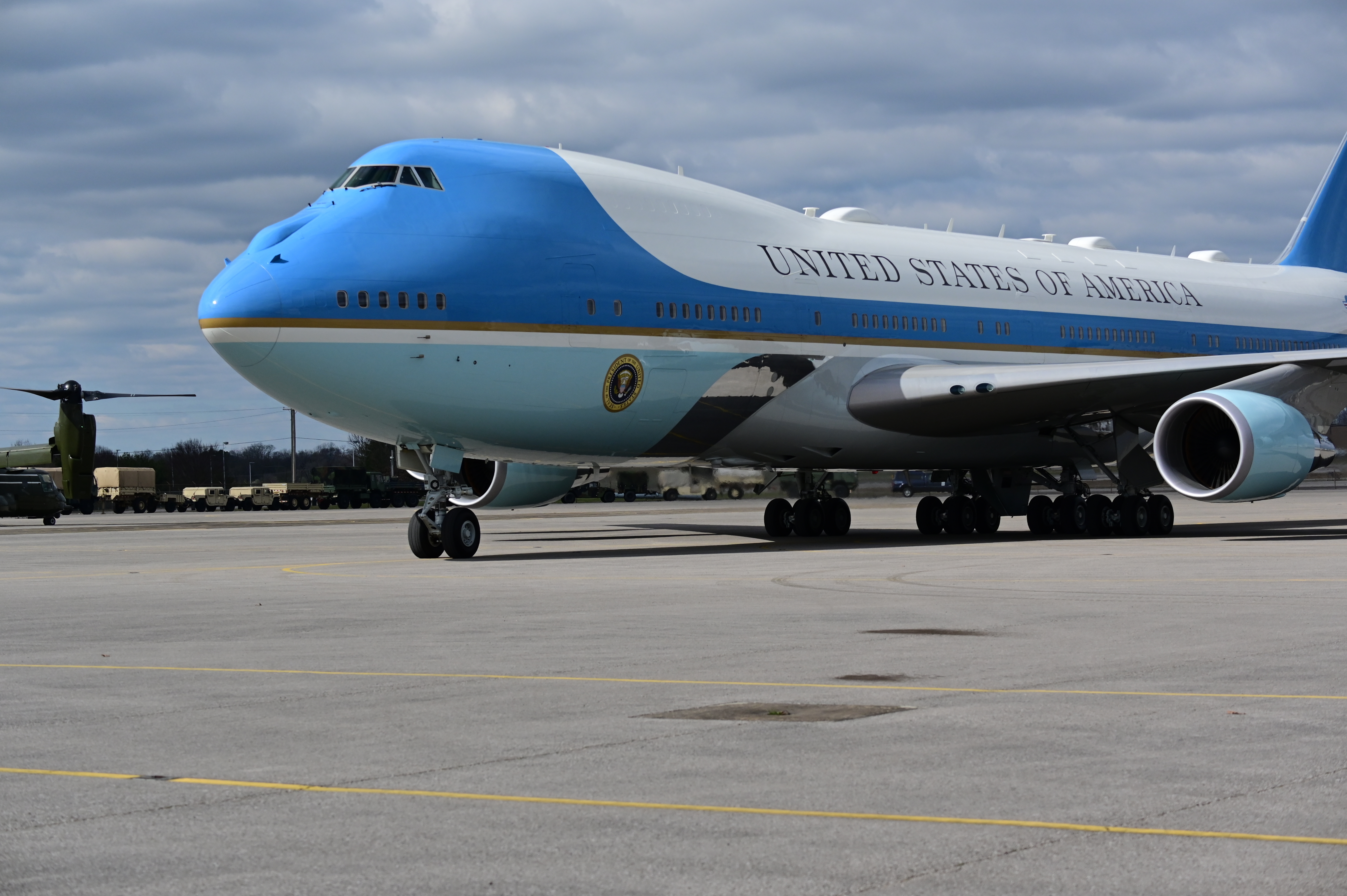show me pictures of air force one