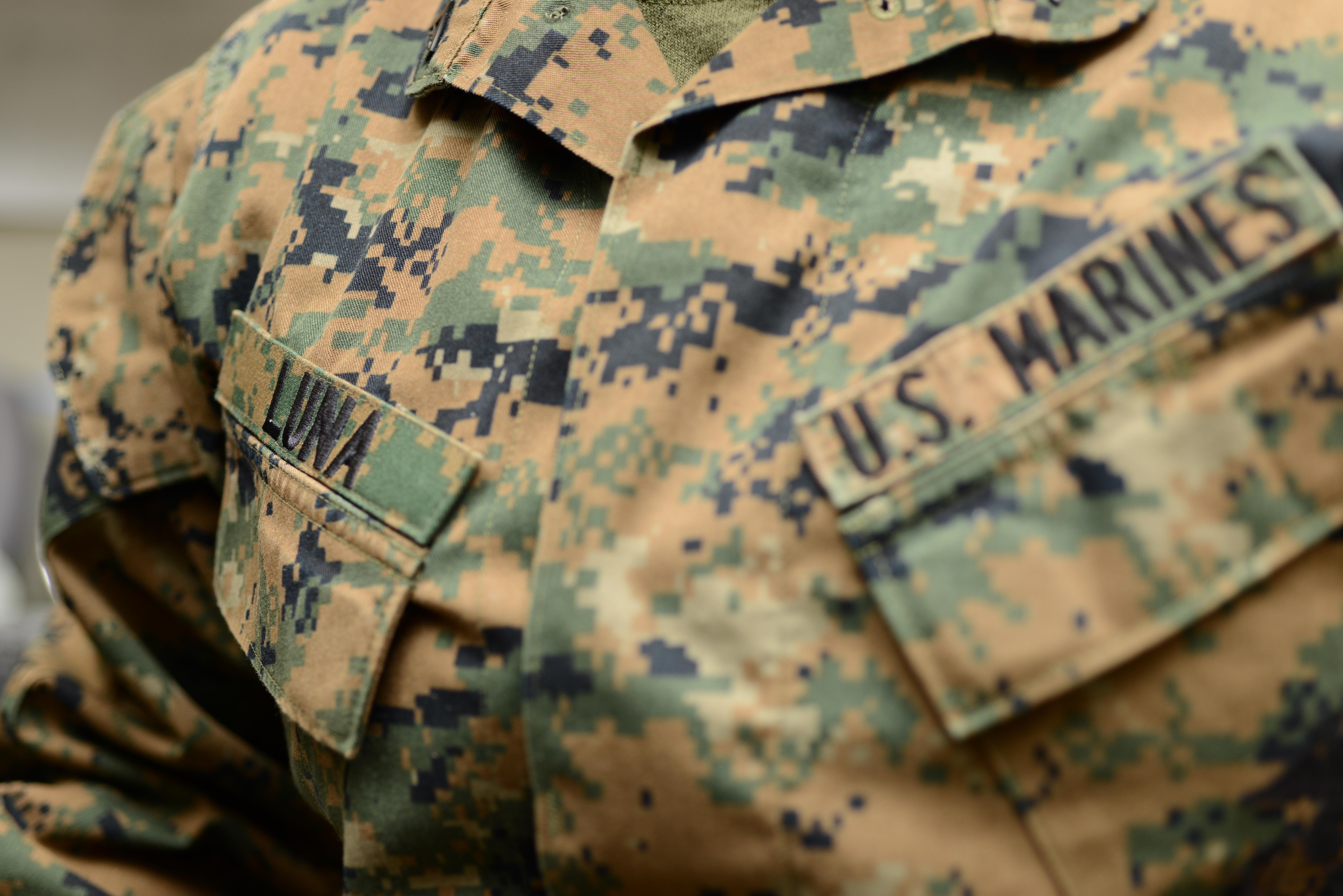 Много форма цвета. Камуфляж USMC Woodland BDU. USMC Marine Corps uniforms. КМП США марпат. Камуфляж морской пехоты США.