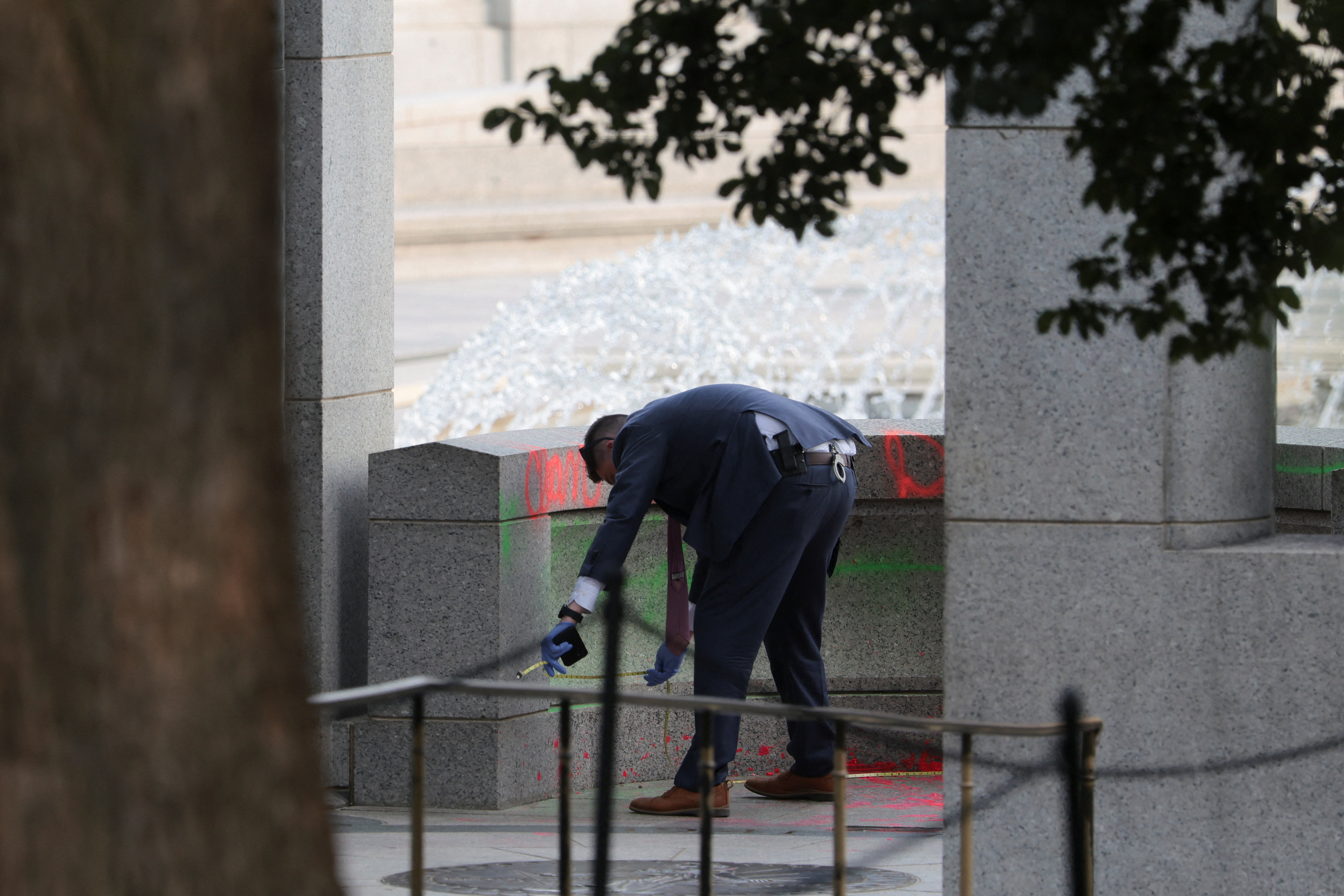 Woman charged with vandalizing Washington DC’s World War II Memorial