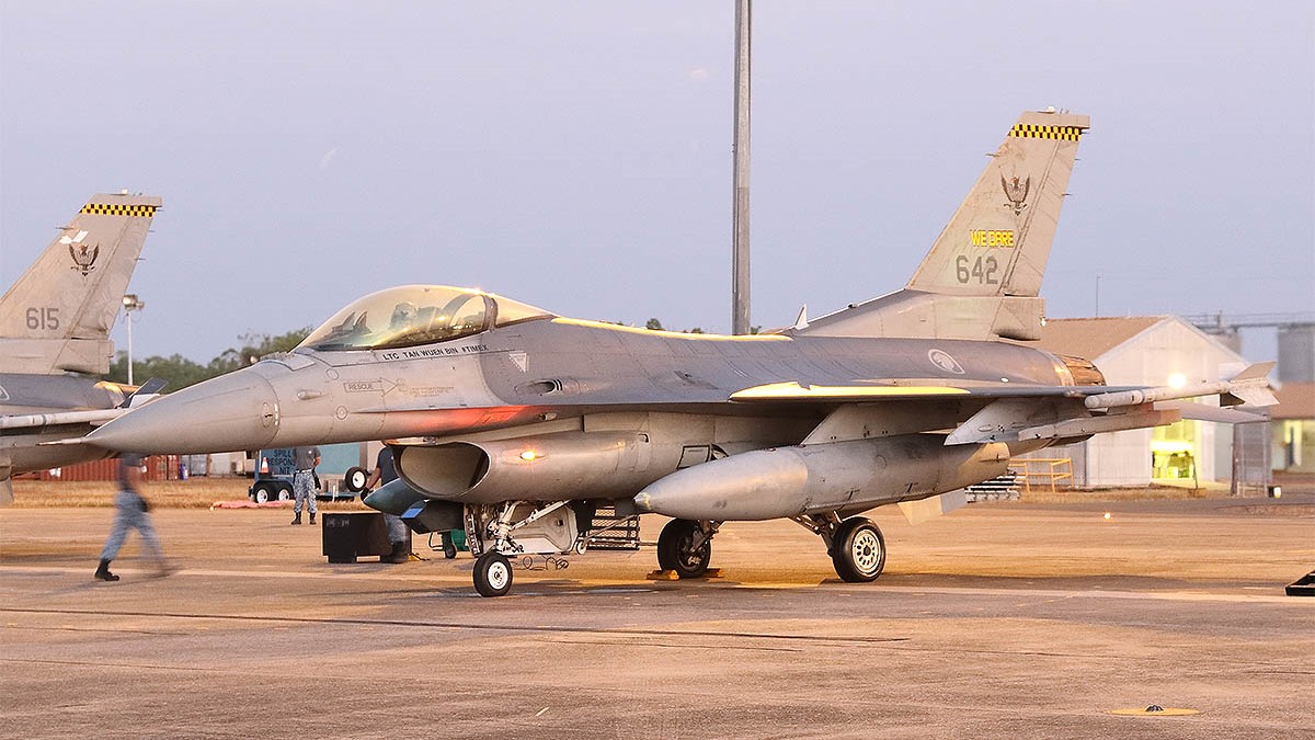 Singapore Expects First Upgraded F 16 Jets To Fly Next Year