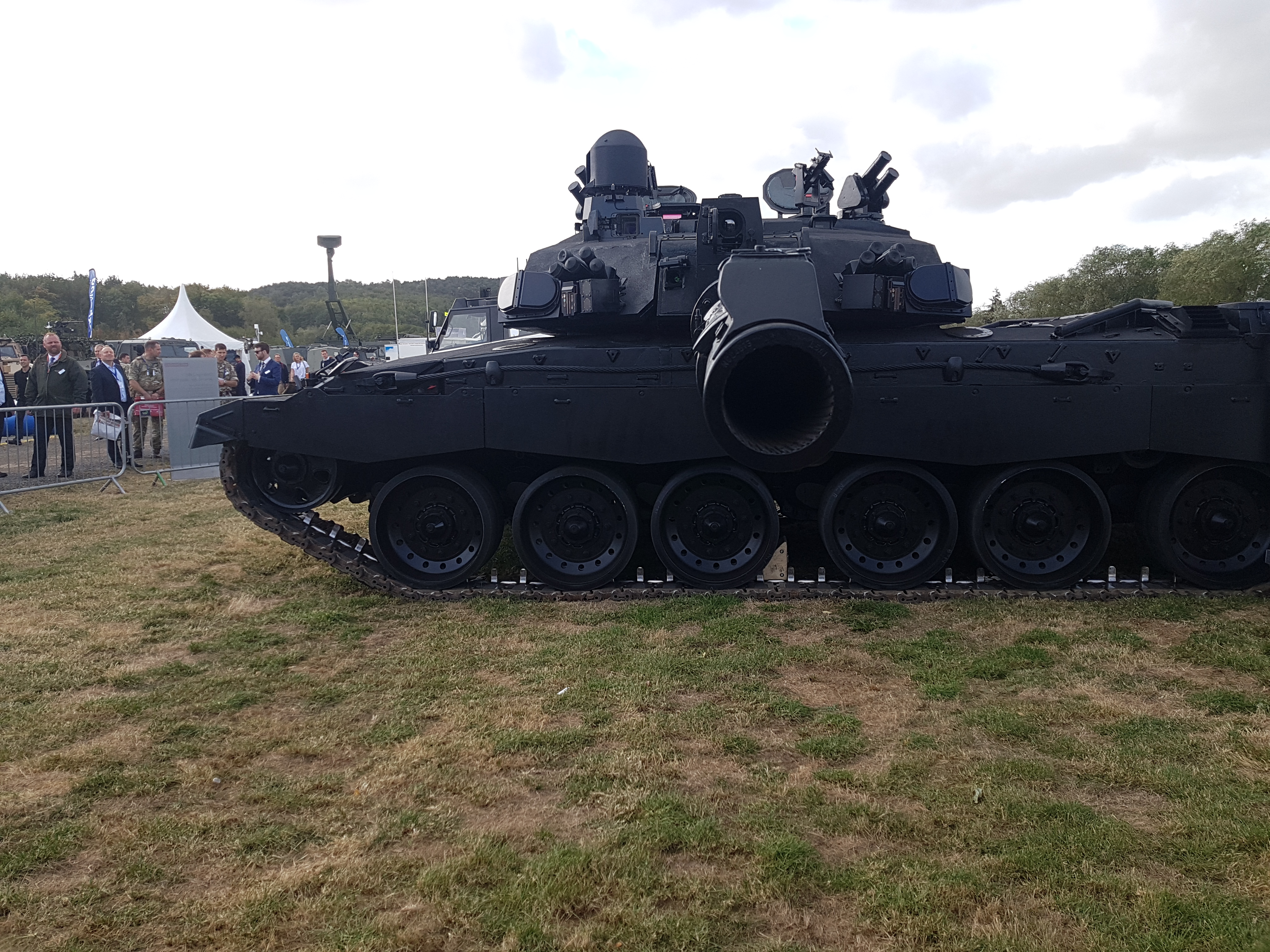 BAE Systems Land on X: Team Challenger 2 - proudly showing off 'Black Night'.  Come see us at #DVD2018  / X