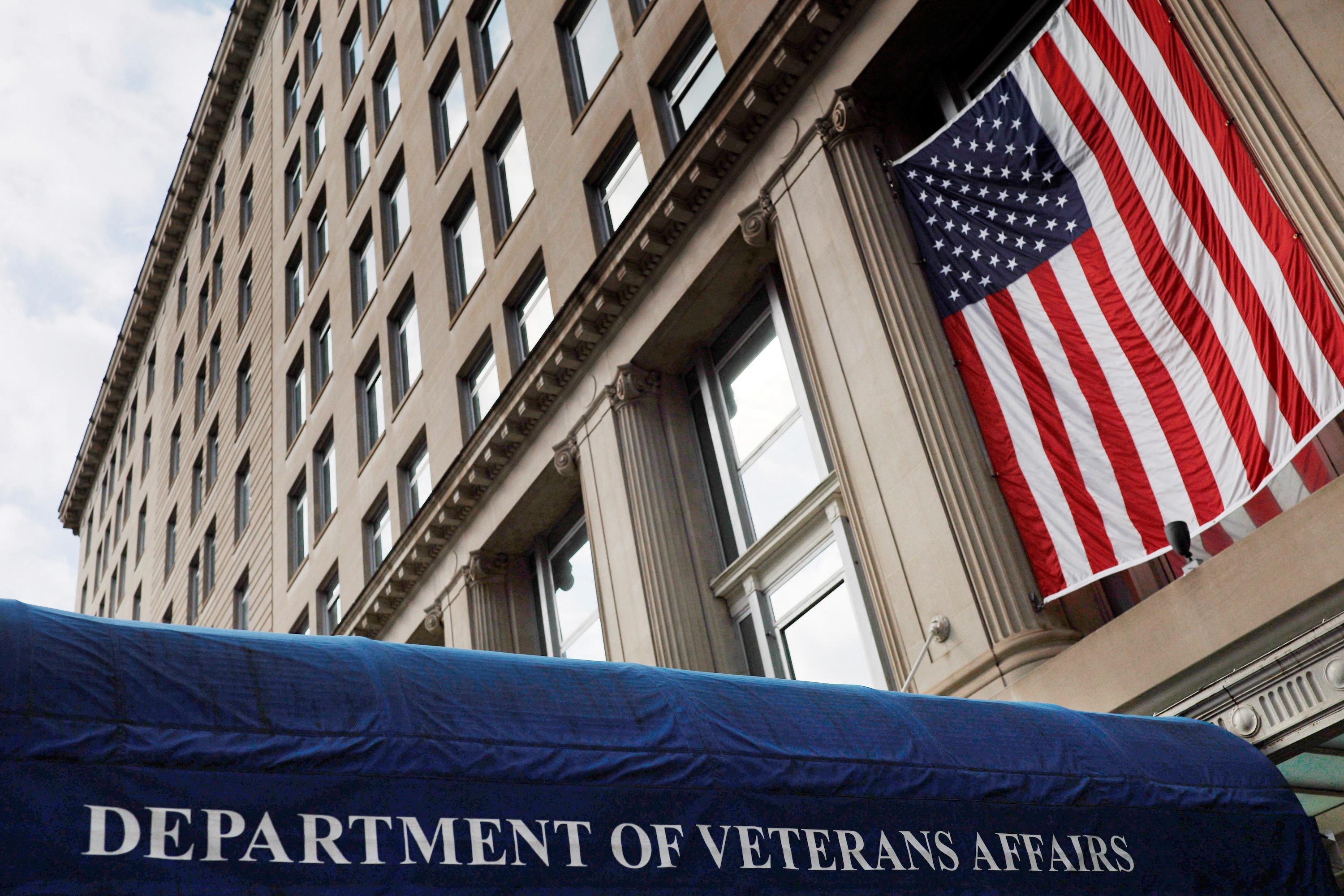 Ex-VA Executive Charged for $16K Undisclosed Contractor Gifts