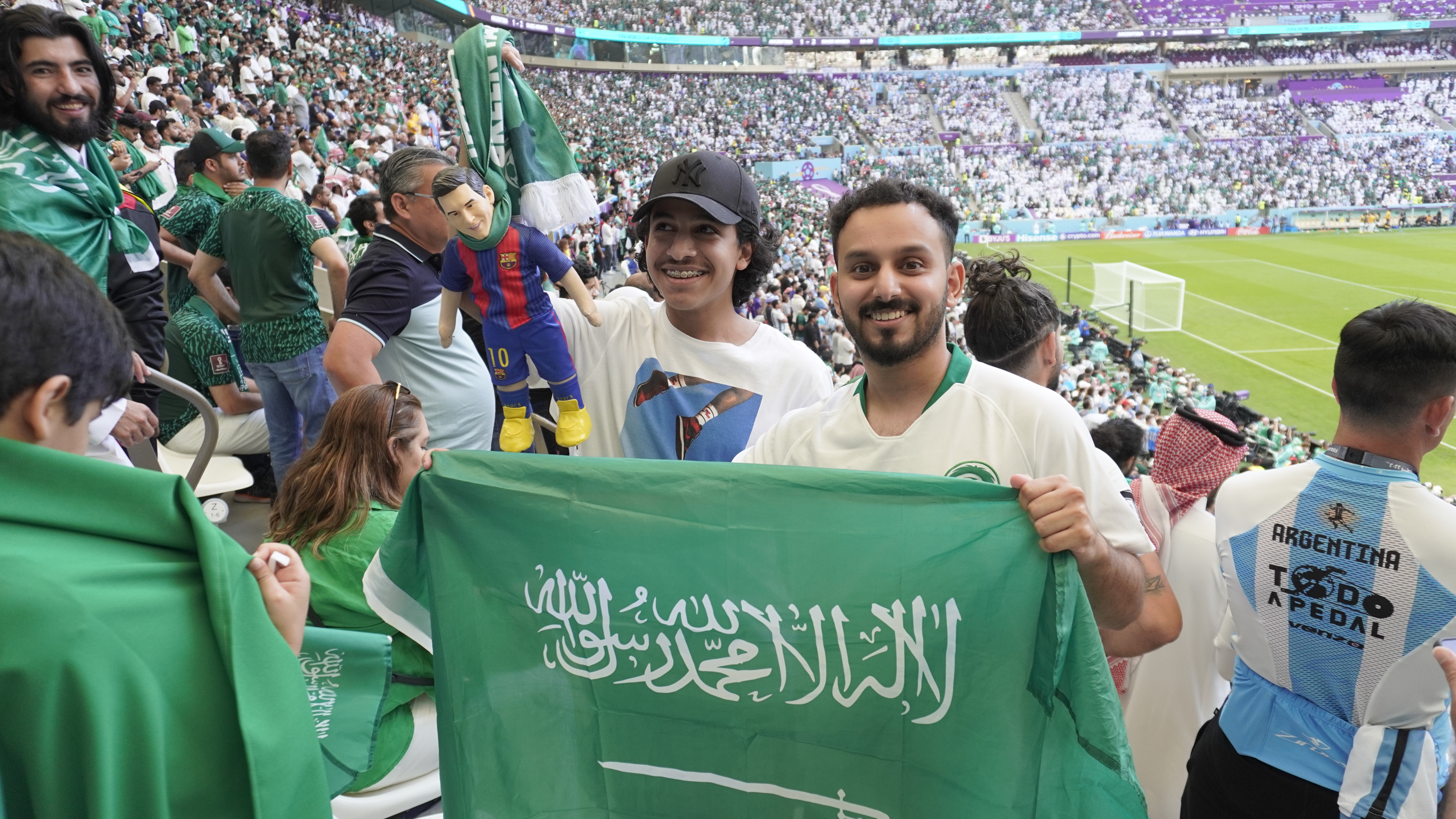 Cuánto cuesta la mochila con la que Messi llegó a Abu Dhabi?