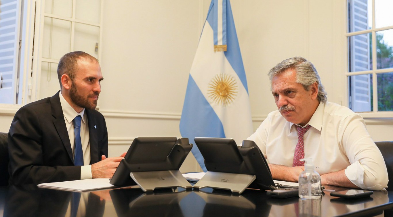 Martín Guzmán junto a Alberto Fernández. (Foto: NA).