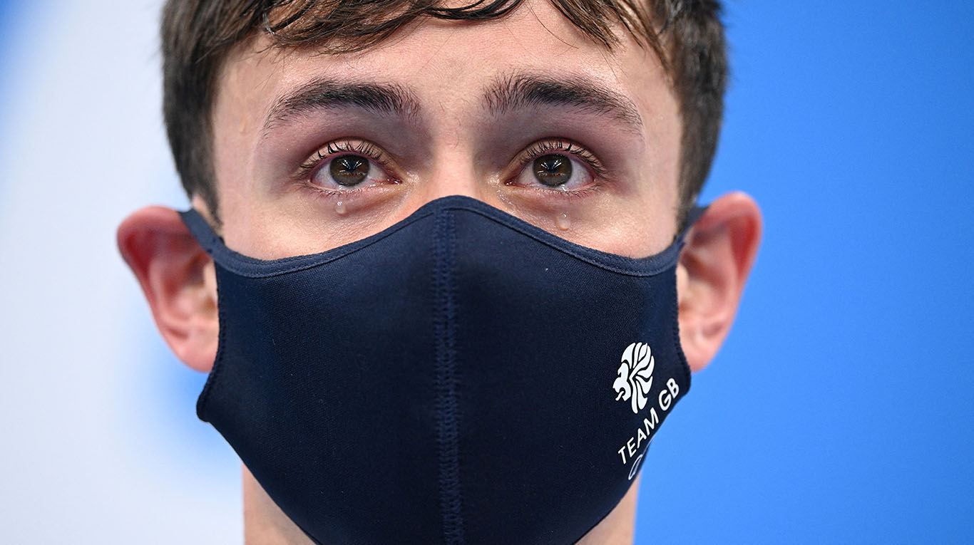Con lágrimas en los ojos. El clavadista británico e ícono gay Thomas Daley ganó su primer oro en un Juego Olímpico. (Foto: Oli SCARFF / AFP)