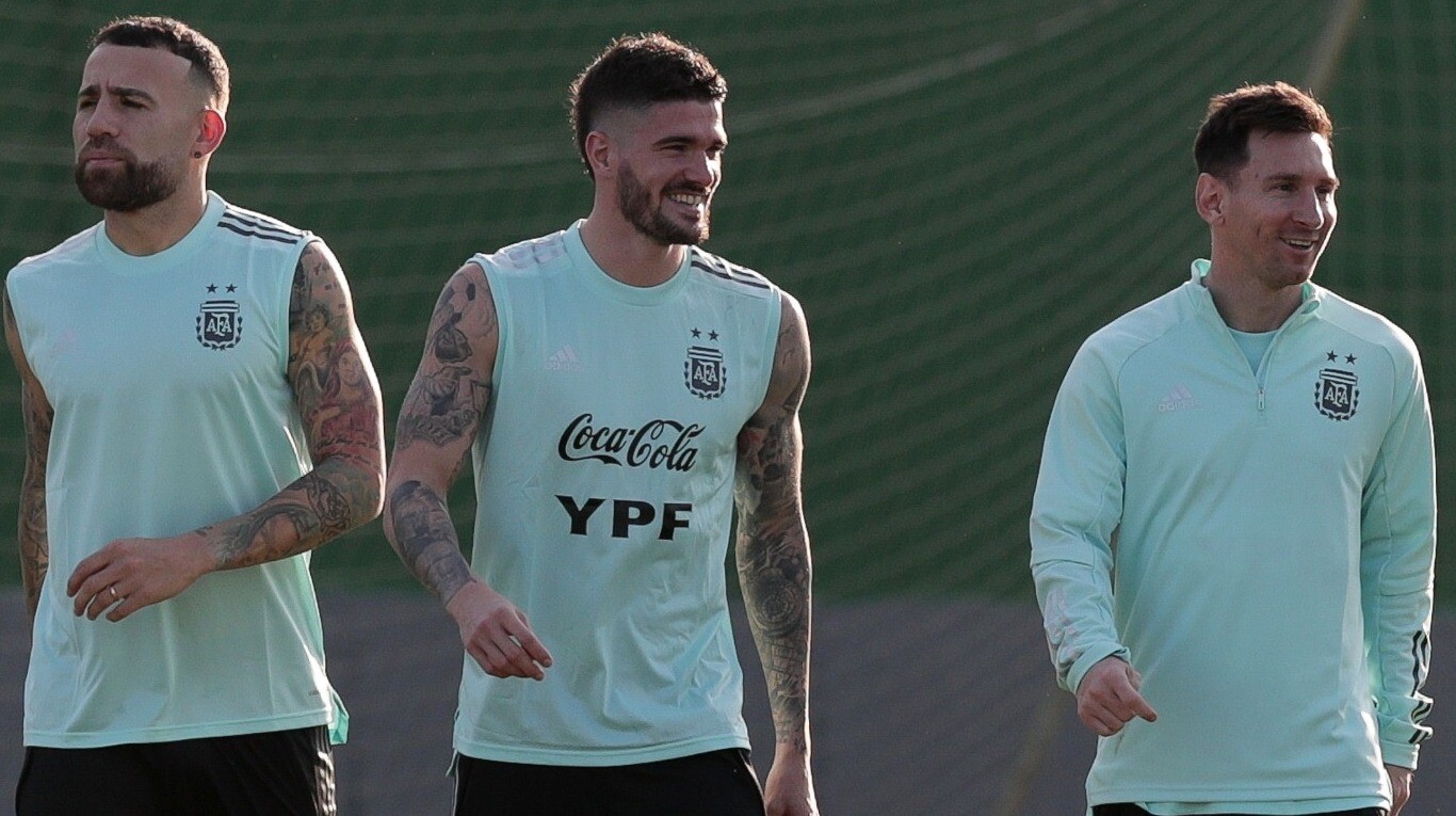 Rodrigo De Paul, Nicolás Otamendi y Lionel Messi (EFE)