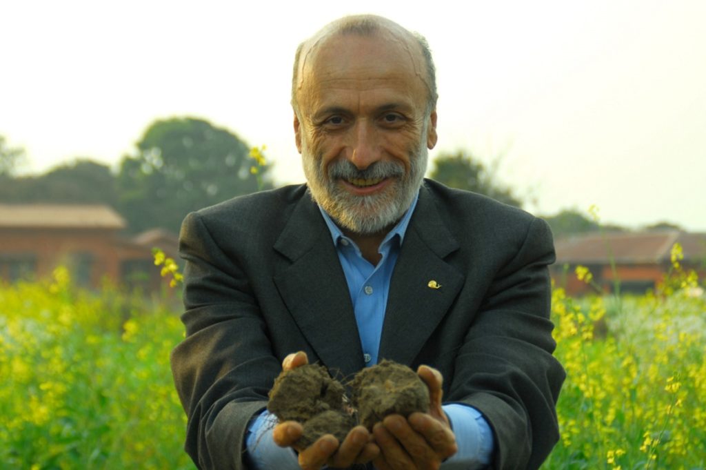 Murió Carlo Petrini, creador del movimiento Slow Food y defensor de la cocina regional | eltrece