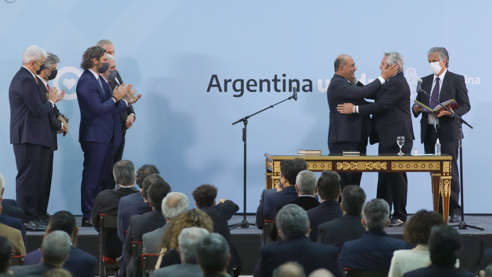 Alberto Fernández les tomó juramento a los ministros en Casa Rosada. (Foto: NA).